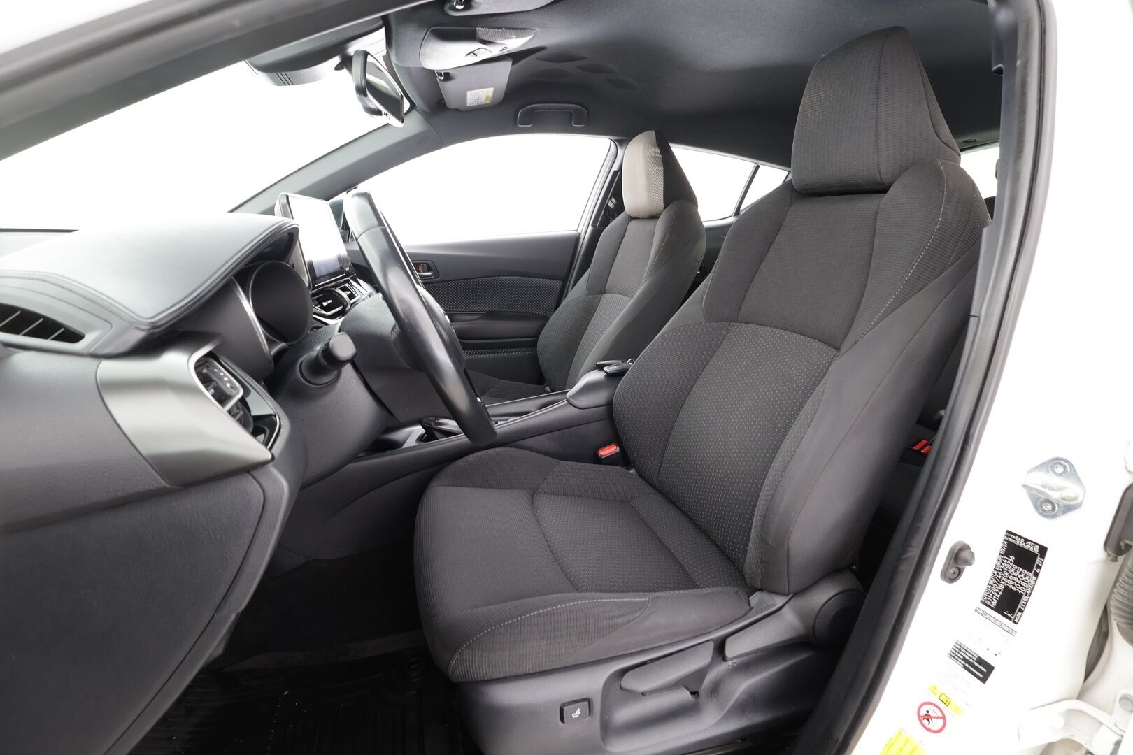 Toyota C-HR 2018 1,8 Hybrid Active - | ACC | Lane Assist | RSA | Navi | Keyless | P.kamera | Bluetooth | Aut. pitkät | Ajotilan valinta | 2x renkaat aluin | Huoltokirja | Suomiauto | 