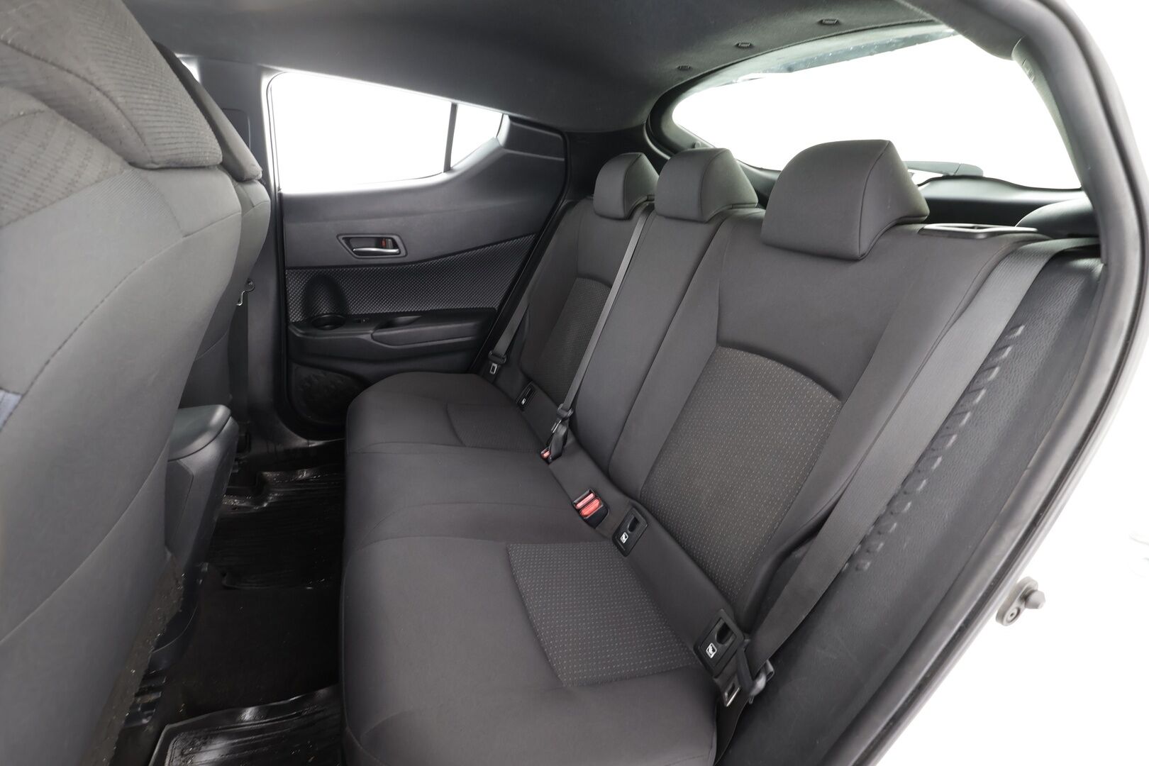 Toyota C-HR 2018 1,8 Hybrid Active - | ACC | Lane Assist | RSA | Navi | Keyless | P.kamera | Bluetooth | Aut. pitkät | Ajotilan valinta | 2x renkaat aluin | Huoltokirja | Suomiauto | 