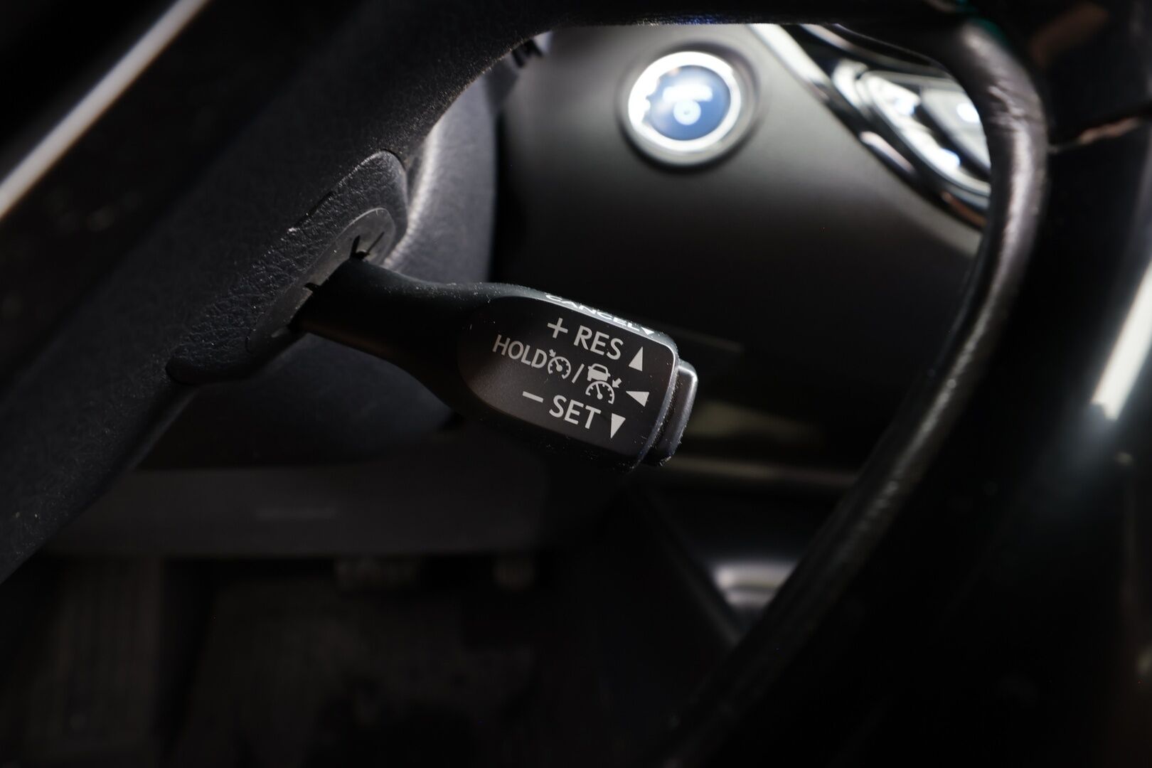Toyota C-HR 2018 1,8 Hybrid Active - | ACC | Lane Assist | RSA | Navi | Keyless | P.kamera | Bluetooth | Aut. pitkät | Ajotilan valinta | 2x renkaat aluin | Huoltokirja | Suomiauto | 