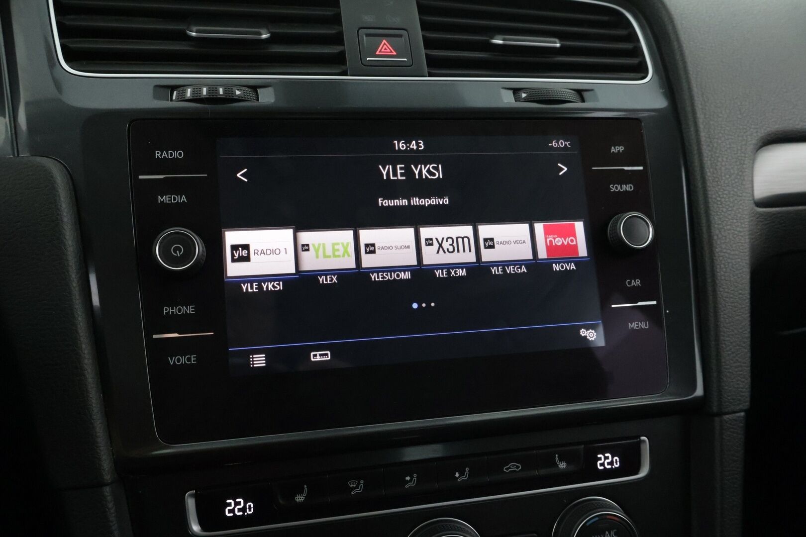 Volkswagen Golf 2017 Variant Comfortline 1,5 TSI EVO 96 kW (130 hv) BLUEMOTION DSG-automaatti **Suomi-auto / ACC / Hierovat istuimet - Suomi-auto / Hierovat etu-istuimet / ACC