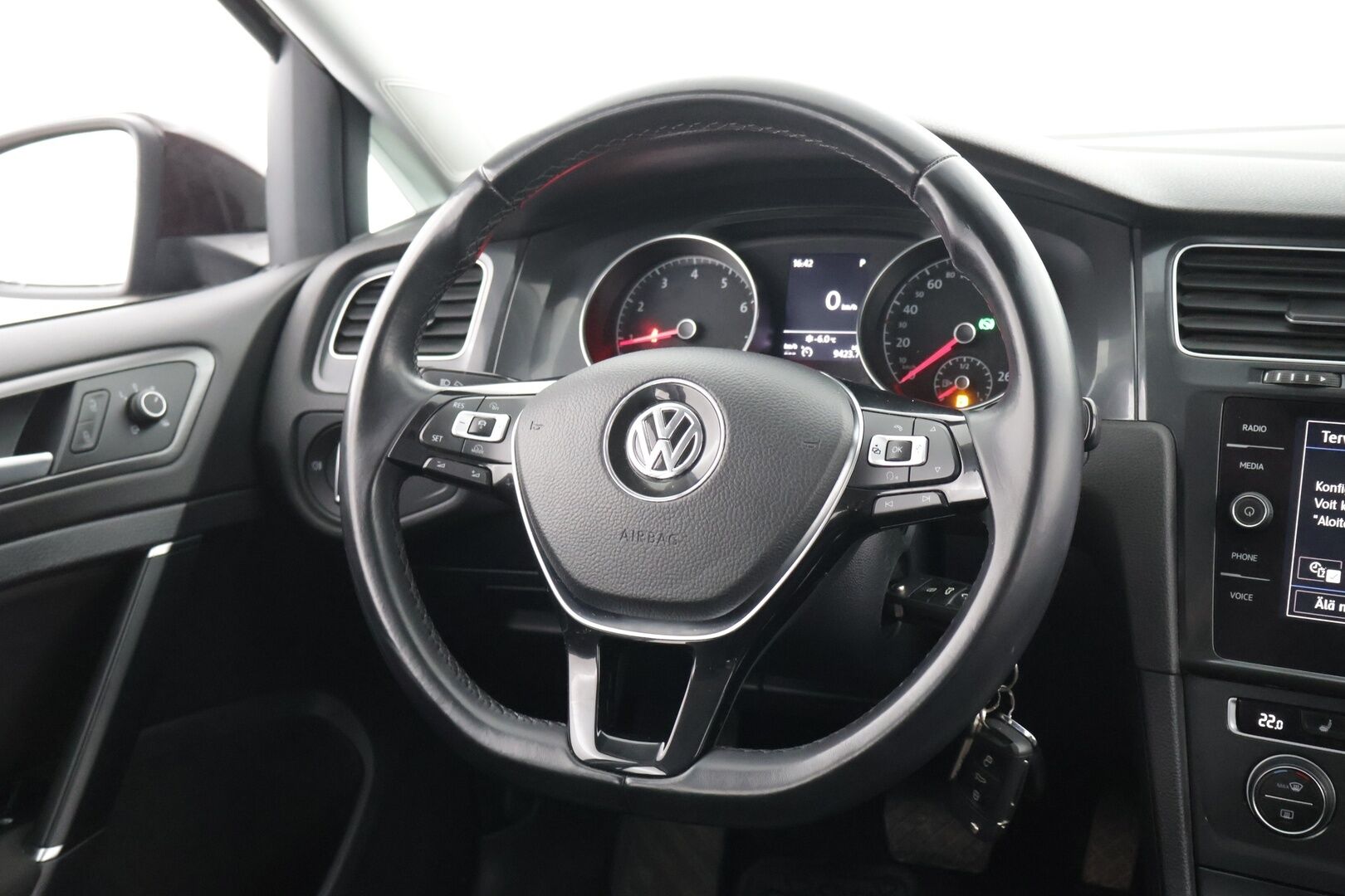 Volkswagen Golf 2017 Variant Comfortline 1,5 TSI EVO 96 kW (130 hv) BLUEMOTION DSG-automaatti **Suomi-auto / ACC / Hierovat istuimet - Suomi-auto / Hierovat etu-istuimet / ACC