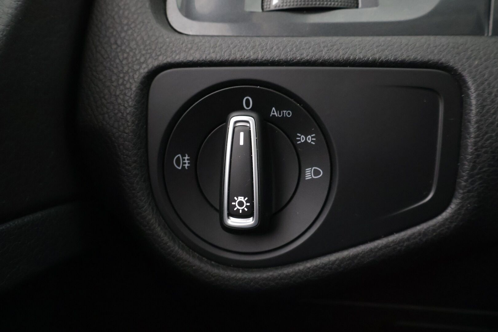 Volkswagen Golf 2017 Variant Comfortline 1,5 TSI EVO 96 kW (130 hv) BLUEMOTION DSG-automaatti **Suomi-auto / ACC / Hierovat istuimet - Suomi-auto / Hierovat etu-istuimet / ACC