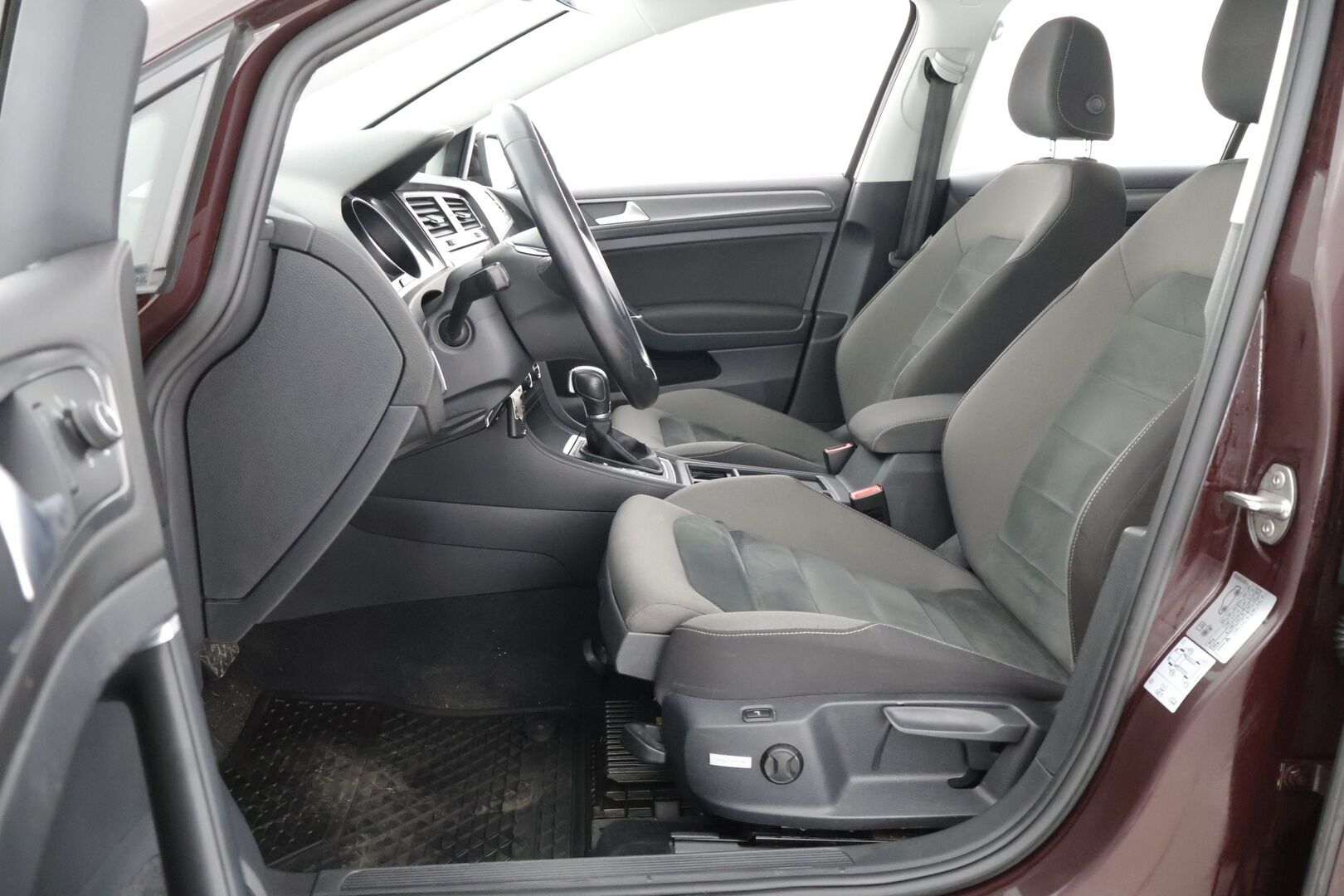 Volkswagen Golf 2017 Variant Comfortline 1,5 TSI EVO 96 kW (130 hv) BLUEMOTION DSG-automaatti **Suomi-auto / ACC / Hierovat istuimet - Suomi-auto / Hierovat etu-istuimet / ACC