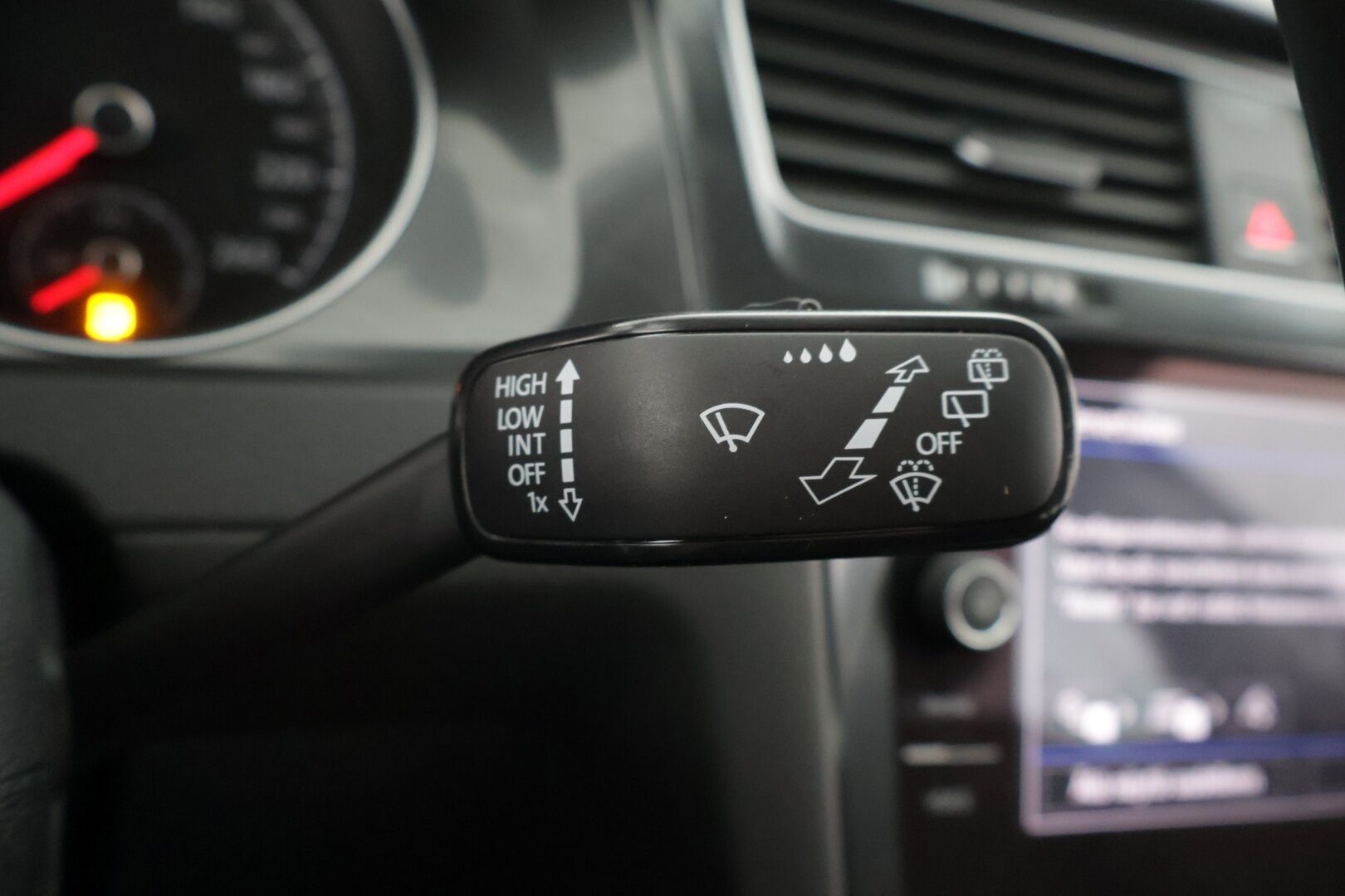 Volkswagen Golf 2017 Variant Comfortline 1,5 TSI EVO 96 kW (130 hv) BLUEMOTION DSG-automaatti **Suomi-auto / ACC / Hierovat istuimet - Suomi-auto / Hierovat etu-istuimet / ACC