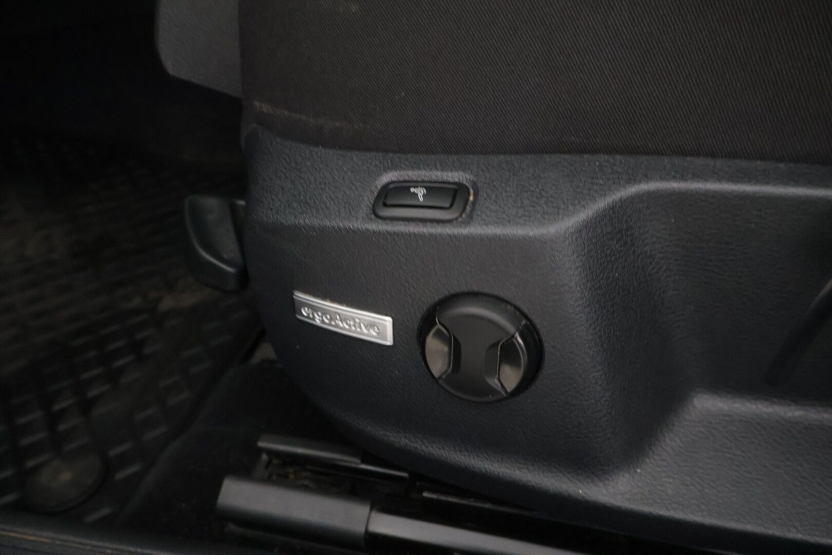 Volkswagen Golf 2017 Variant Comfortline 1,5 TSI EVO 96 kW (130 hv) BLUEMOTION DSG-automaatti **Suomi-auto / ACC / Hierovat istuimet - Suomi-auto / Hierovat etu-istuimet / ACC