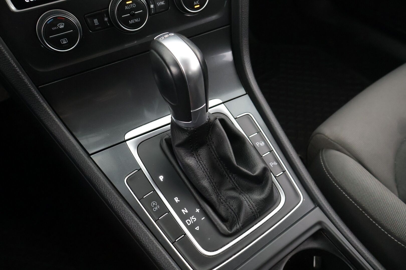 Volkswagen Golf 2017 Variant Comfortline 1,5 TSI EVO 96 kW (130 hv) BLUEMOTION DSG-automaatti **Suomi-auto / ACC / Hierovat istuimet - Suomi-auto / Hierovat etu-istuimet / ACC