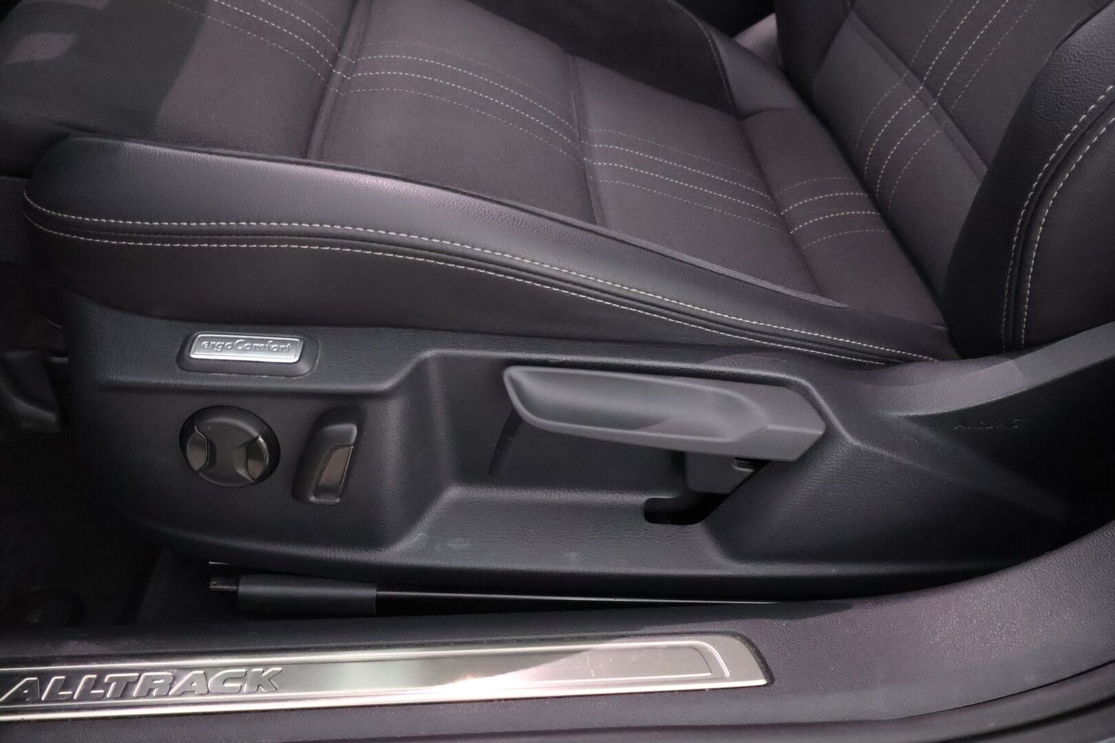 Volkswagen Passat 2018 Variant Alltrack 2,0 TDI 140 kW (190 hv) 4MOTION DSG-automaatti Winter Edition - Webasto / Adapt. Vakkari / Vetokoukku / Sähköluukku / Navi / Suomiauto