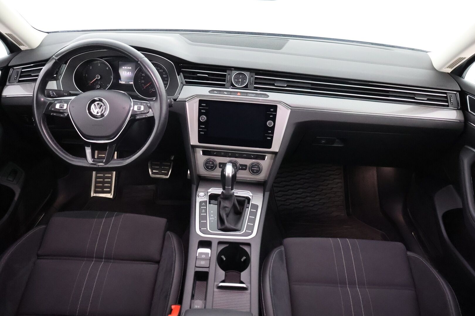 Volkswagen Passat 2018 Variant Alltrack 2,0 TDI 140 kW (190 hv) 4MOTION DSG-automaatti Winter Edition - Webasto / Adapt. Vakkari / Vetokoukku / Sähköluukku / Navi / Suomiauto