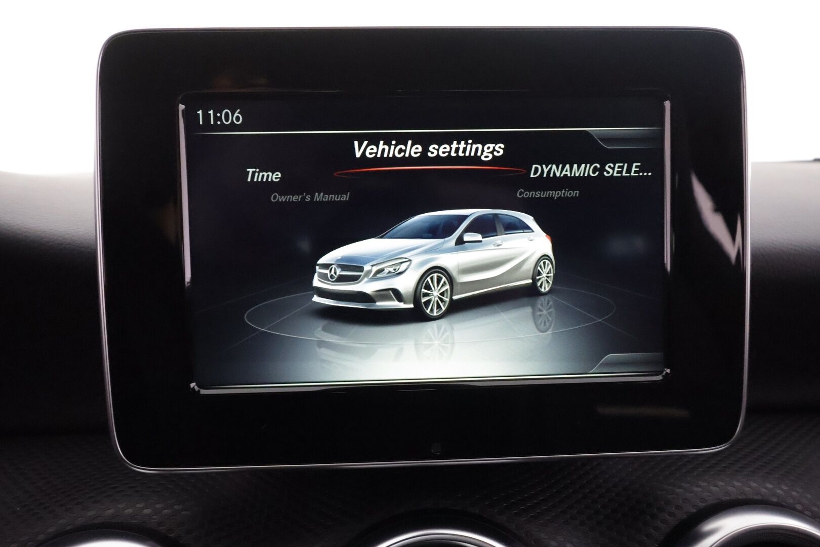 Mercedes-Benz A 2018 180 A Suomi 100 Edition - | Vakkari | Lohko | LED High Performance | P.Kamera | Puolinahat | 1.Om Suomi-auto | Kahdet Renkaat | Merkkihuollettu |