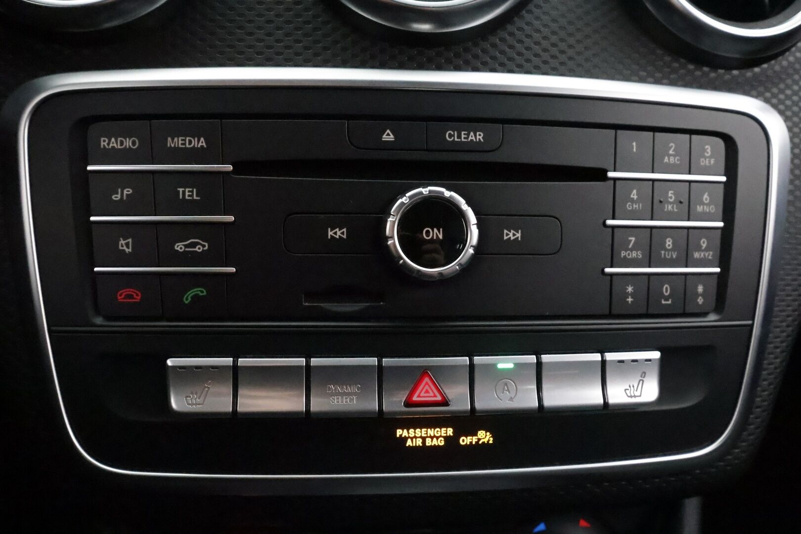 Mercedes-Benz A 2018 180 A Suomi 100 Edition - | Vakkari | Lohko | LED High Performance | P.Kamera | Puolinahat | 1.Om Suomi-auto | Kahdet Renkaat | Merkkihuollettu |