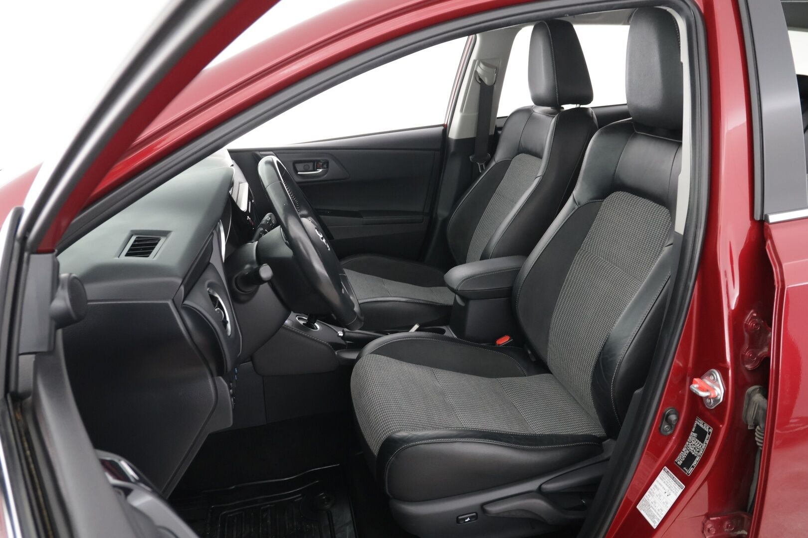 Toyota Auris 2018 Touring Sports 1,8 Hybrid Premium *Peruutuskamera / Isolla näytöllä / Vetokoukku!* - Pieni kulutteinen / Huippusiisti / Kattavasti varusteltu!