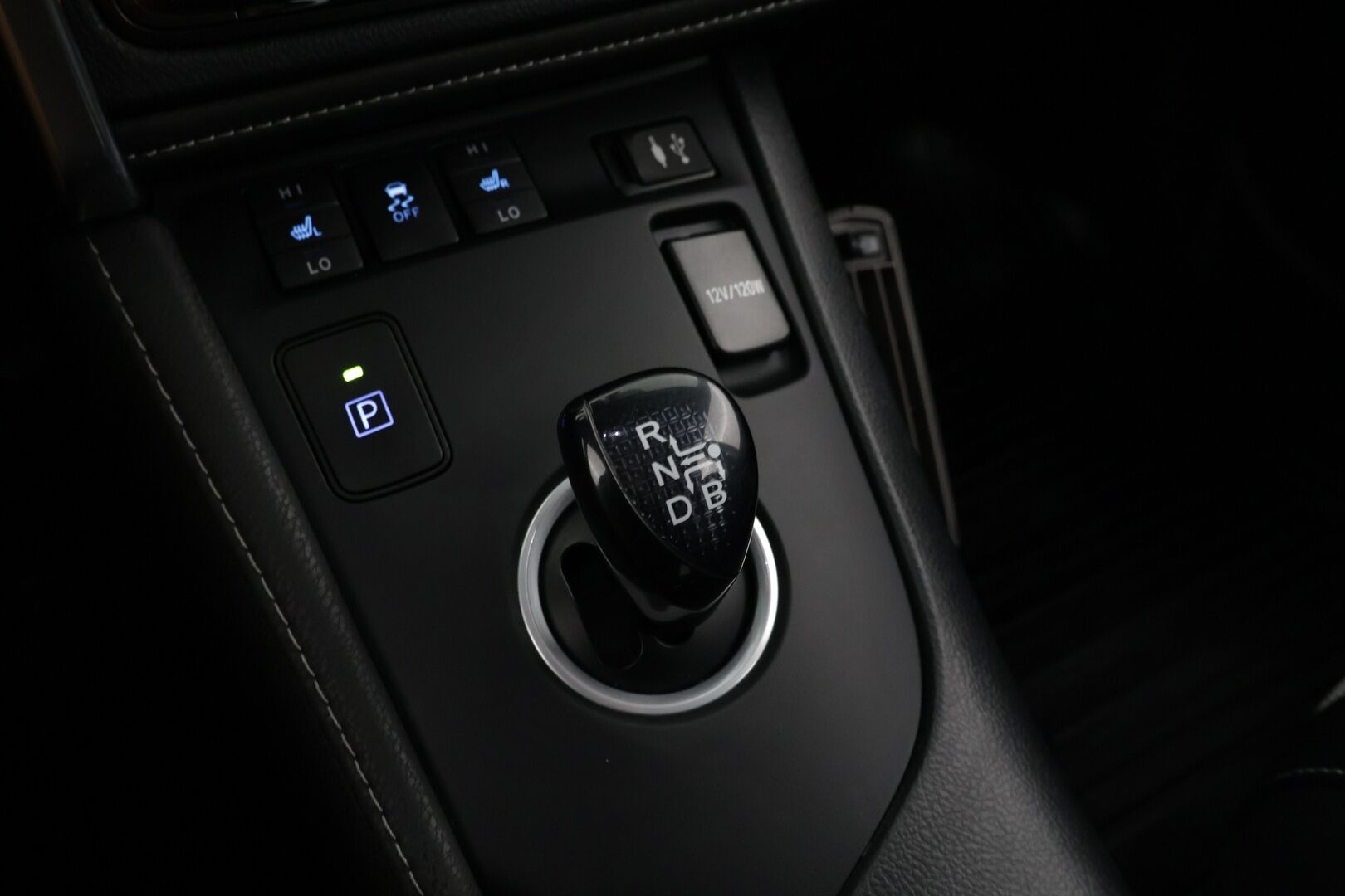 Toyota Auris 2018 Touring Sports 1,8 Hybrid Premium *Peruutuskamera / Isolla näytöllä / Vetokoukku!* - Pieni kulutteinen / Huippusiisti / Kattavasti varusteltu!