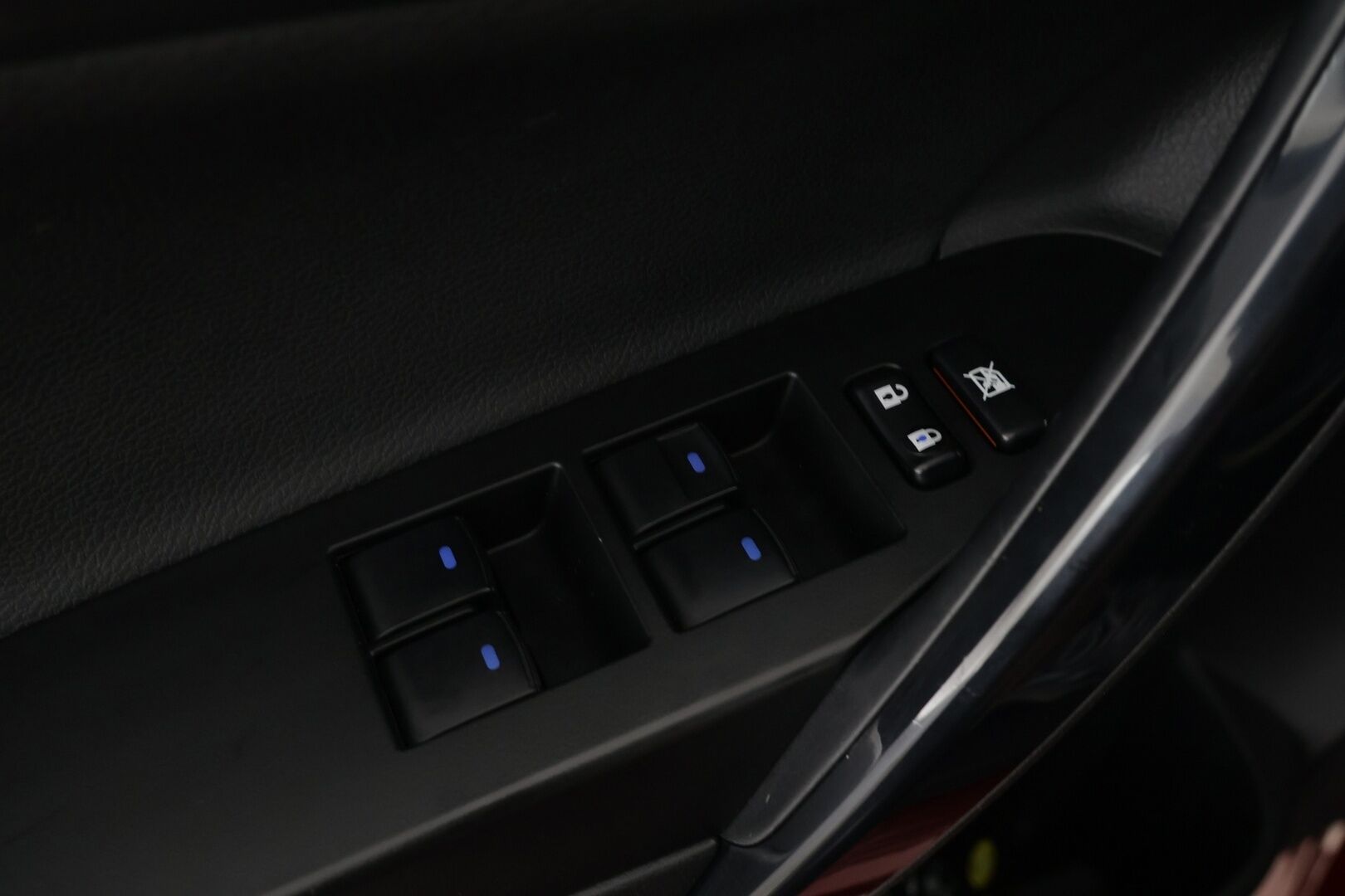 Toyota Auris 2018 Touring Sports 1,8 Hybrid Premium *Peruutuskamera / Isolla näytöllä / Vetokoukku!* - Pieni kulutteinen / Huippusiisti / Kattavasti varusteltu!