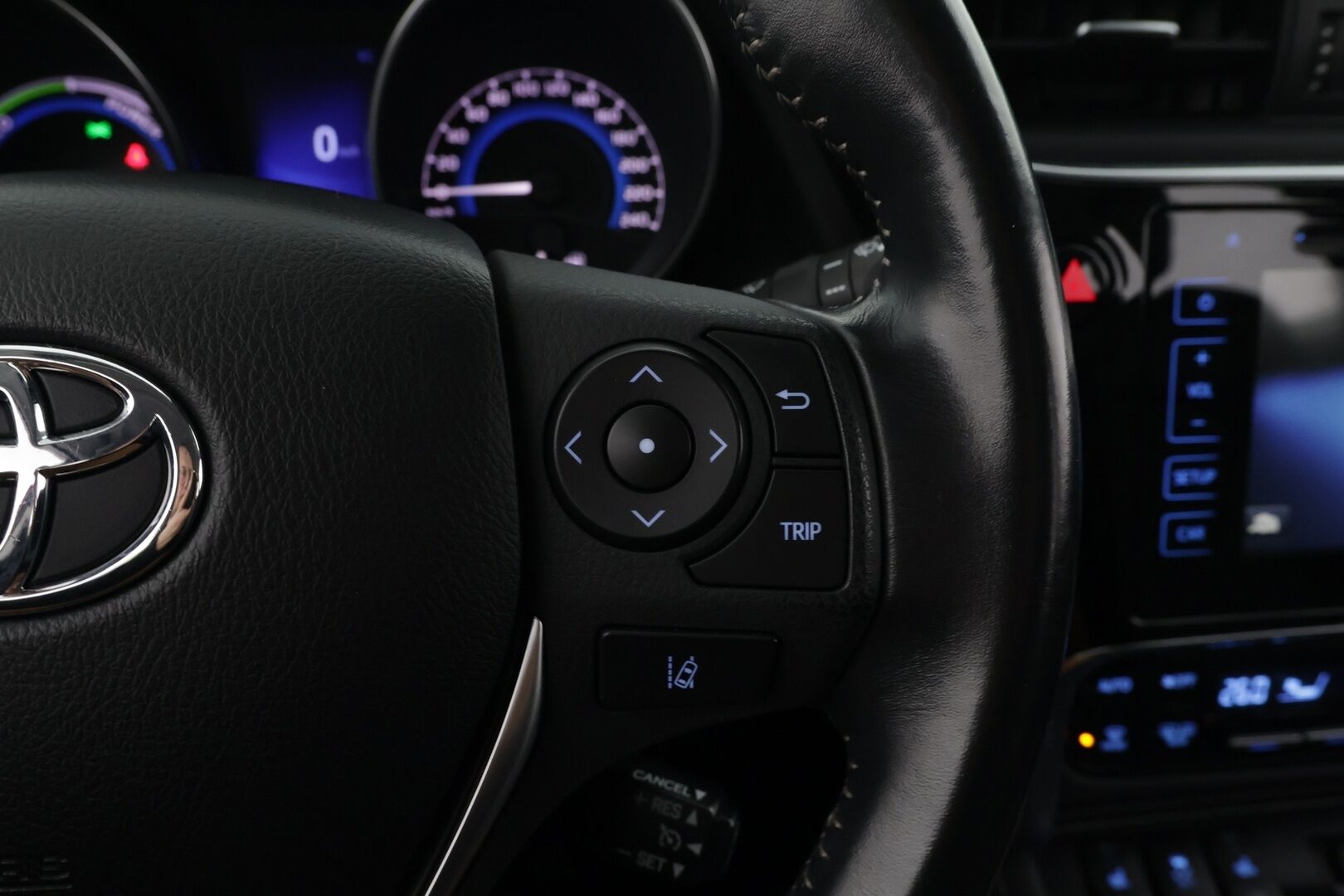 Toyota Auris 2018 Touring Sports 1,8 Hybrid Premium *Peruutuskamera / Isolla näytöllä / Vetokoukku!* - Pieni kulutteinen / Huippusiisti / Kattavasti varusteltu!