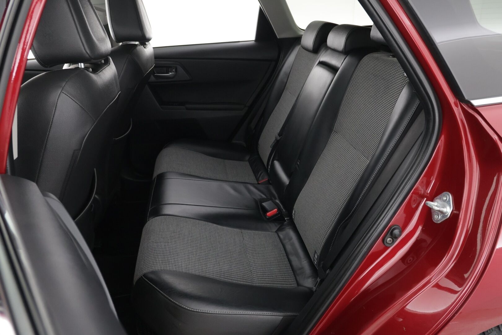 Toyota Auris 2018 Touring Sports 1,8 Hybrid Premium *Peruutuskamera/ Isolla näytöllä/ Vetokoukkutöllä