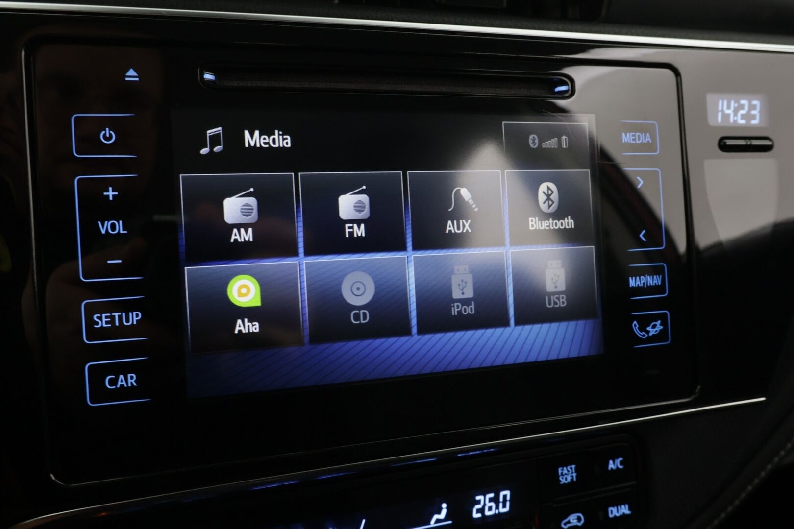 Toyota Auris 2018 Touring Sports 1,8 Hybrid Premium *Peruutuskamera / Isolla näytöllä / Vetokoukku!* - Pieni kulutteinen / Huippusiisti / Kattavasti varusteltu!