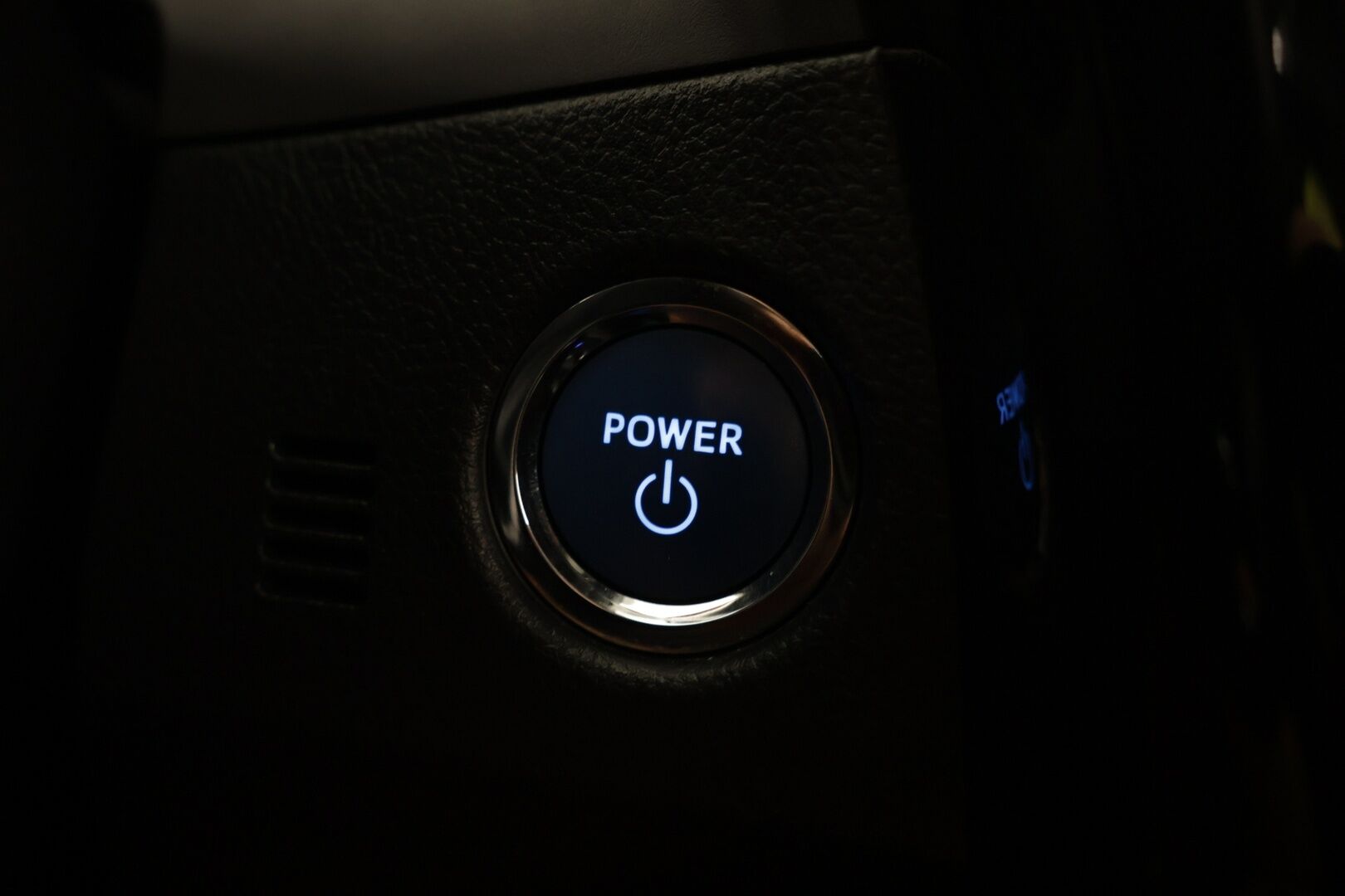 Toyota Auris 2018 Touring Sports 1,8 Hybrid Premium *Peruutuskamera / Isolla näytöllä / Vetokoukku!* - Pieni kulutteinen / Huippusiisti / Kattavasti varusteltu!