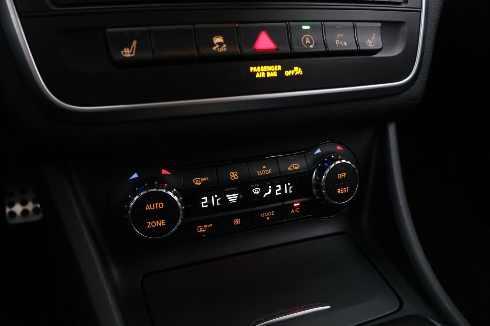 Mercedes-Benz CLA 45 AMG 2016 4MATIC Shooting Brake * H&K / ILS / Panorama / Sport-Putkisto / Navi / Muistit * - *Juuri huollettu / Upea äänimaailma / Kahdet renkaat vanteilla*