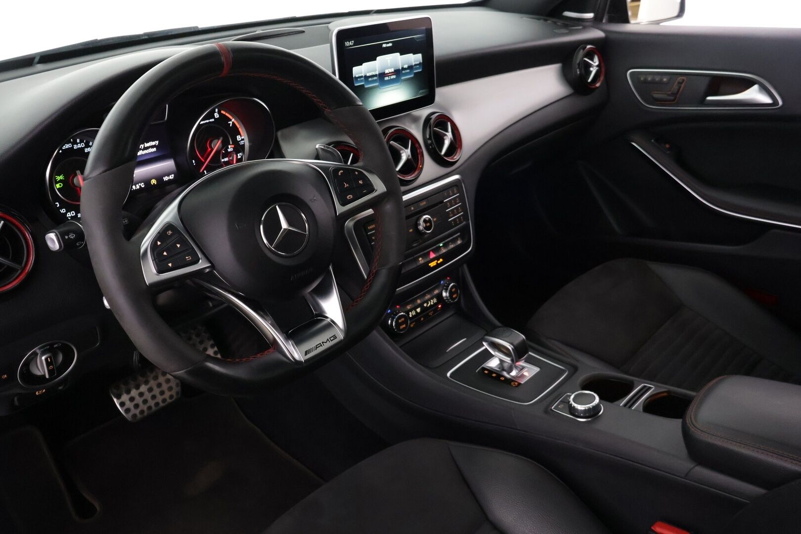 Mercedes-Benz CLA 45 AMG 2016 4MATIC Shooting Brake * Harman&Kardon / ILS / Panorama / Sport-Putkisto / Comand-Navi / Muistit / Night-paketti * - *Juuri huollettu / Upea äänimaailma / Kahdet renkaat vanteilla* - HULLUT VÄLIPÄIVÄT KORKOTARJOUS 2,49%