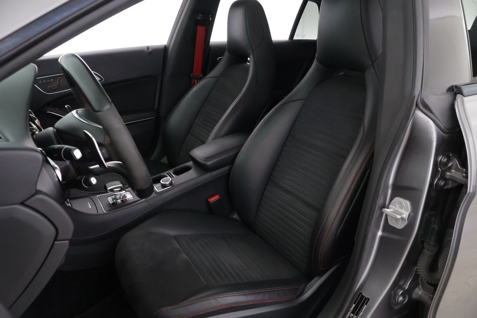 Mercedes-Benz CLA 45 AMG 2016 4MATIC Shooting Brake * Harman&Kardon / ILS / Panorama / Sport-Putkisto / Comand-Navi / Muistit / Night-paketti * - *Juuri huollettu / Upea äänimaailma / Kahdet renkaat vanteilla* - HULLUT VÄLIPÄIVÄT KORKOTARJOUS 2,49%