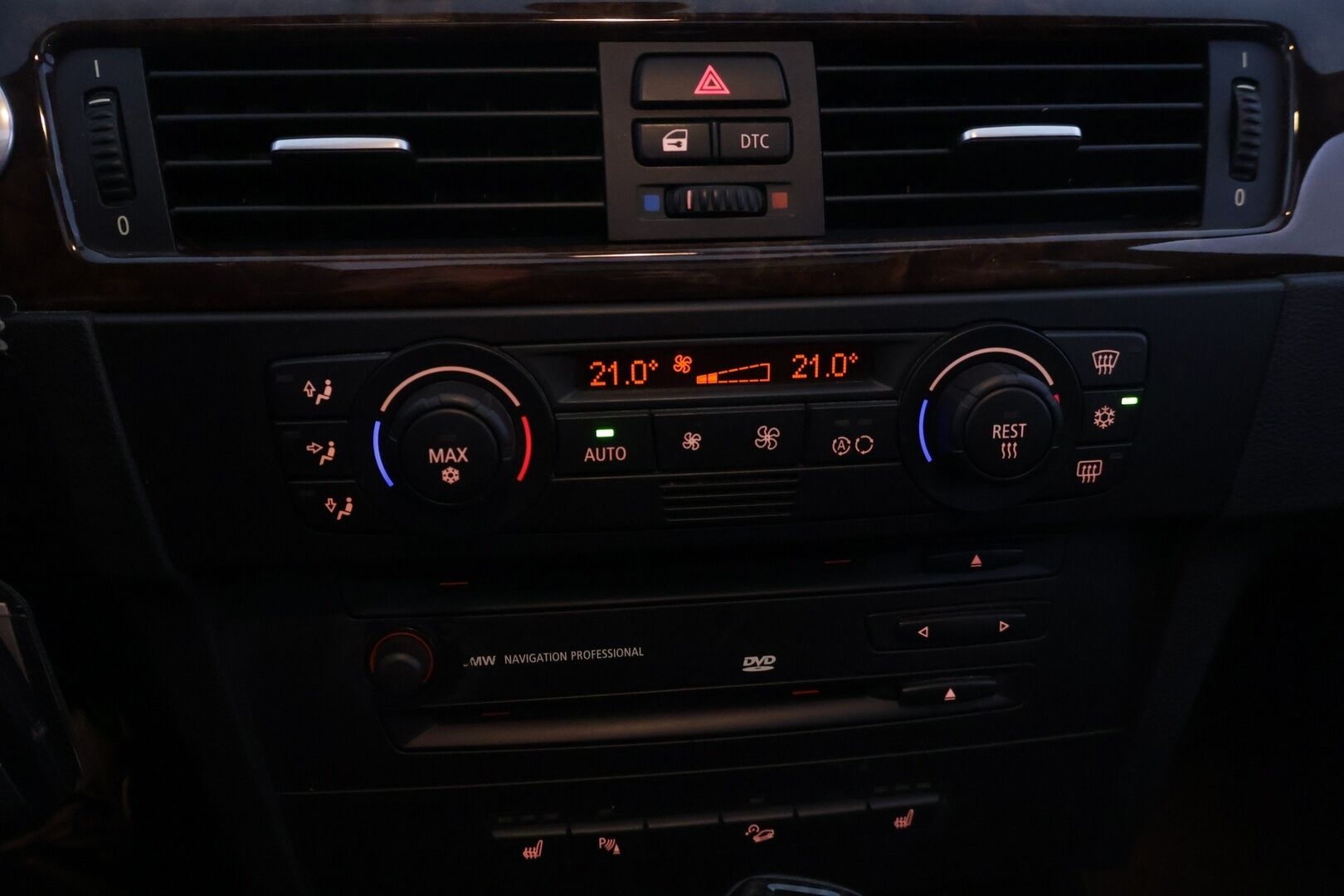 BMW 330 2006 330xi YritysOutlet - Myydään vain yrityksille - | Panorama | Kuljettajanistuin muistilla | Nahkaistuimet |