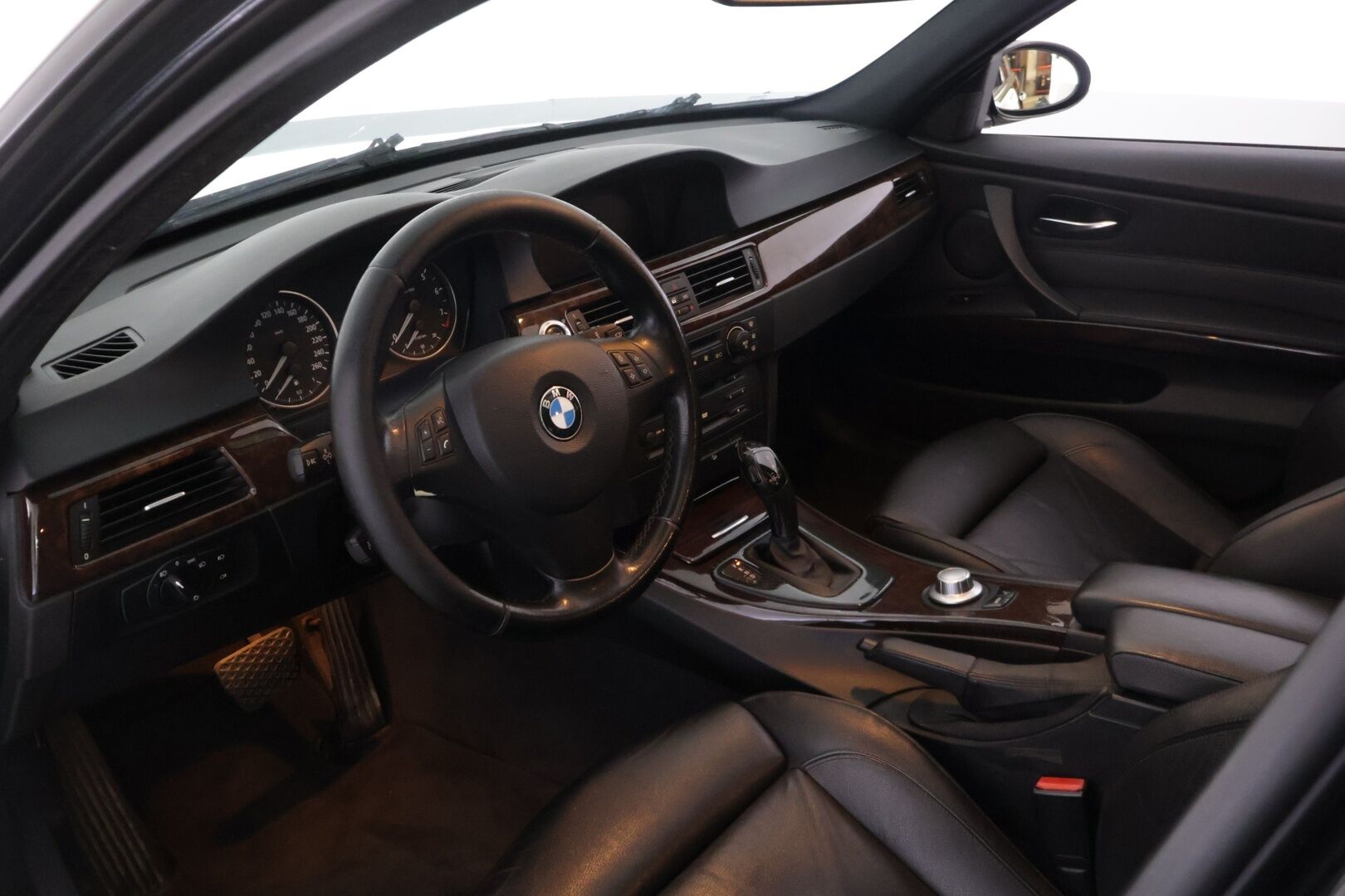 BMW 330 2006 330xi YritysOutlet - Myydään vain yrityksille - | Panorama | Kuljettajanistuin muistilla | Nahkaistuimet |