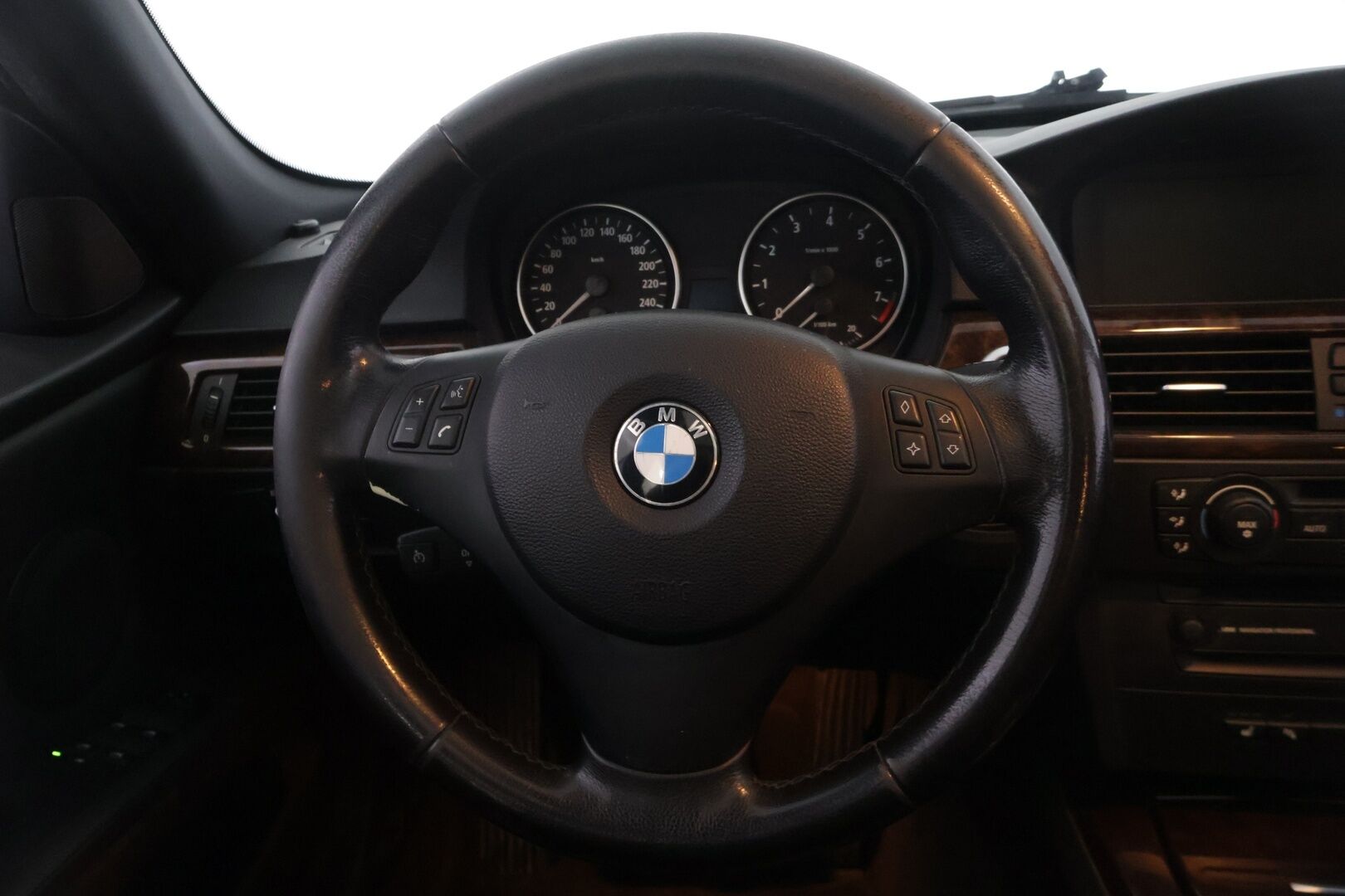 BMW 330 2006 330xi YritysOutlet - Myydään vain yrityksille - | Panorama | Kuljettajanistuin muistilla | Nahkaistuimet |