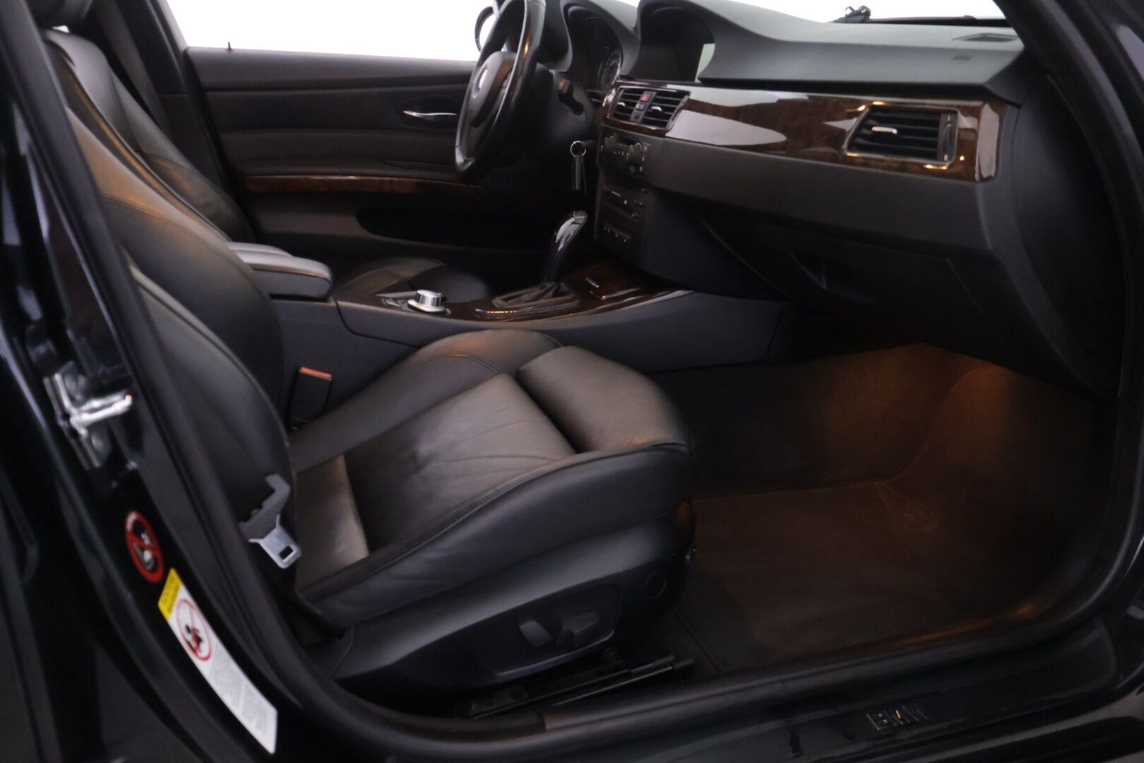 BMW 330 2006 330xi YritysOutlet - Myydään vain yrityksille - | Panorama | Kuljettajanistuin muistilla | Nahkaistuimet |
