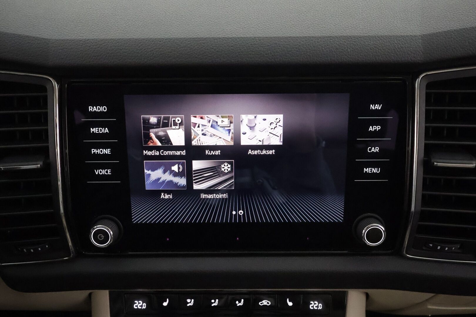 Skoda Kodiaq 2018 1,4 TSI 4x4 Style DSG * Panorama / Webasto / Koukku / ACC / LED / 360 / Canton / Muistipenkit * - Suomi-auto / Kahdet renkaat aluvanteilla