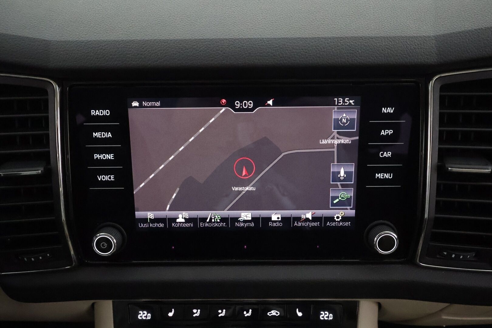 Skoda Kodiaq 2018 1,4 TSI 4x4 Style DSG * Panorama / Webasto / Koukku / ACC / LED / 360 / Canton / Muistipenkit * - Suomi-auto / Kahdet renkaat aluvanteilla