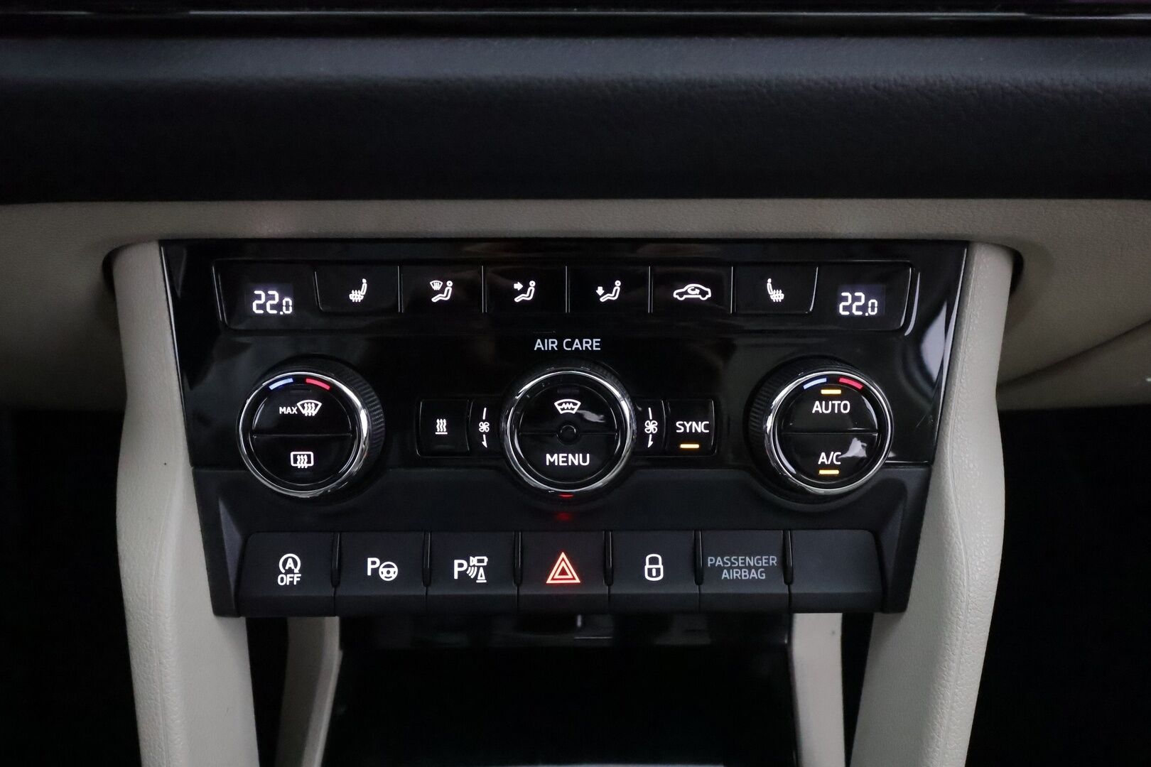 Skoda Kodiaq 2018 1,4 TSI 4x4 Style DSG * Panorama / Webasto / Koukku / ACC / LED / 360 / Canton / Muistipenkit * - Suomi-auto / Kahdet renkaat aluvanteilla