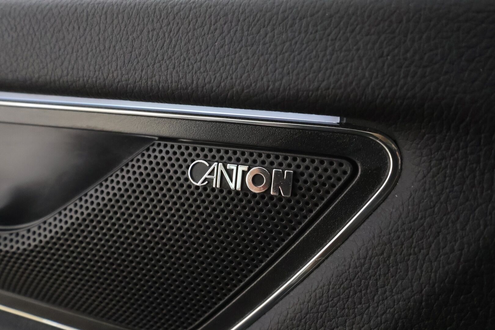 Skoda Kodiaq 2018 1,4 TSI 4x4 Style DSG * Panorama / Webasto / Koukku / ACC / LED / 360 / Canton / Muistipenkit * - Suomi-auto / Kahdet renkaat aluvanteilla