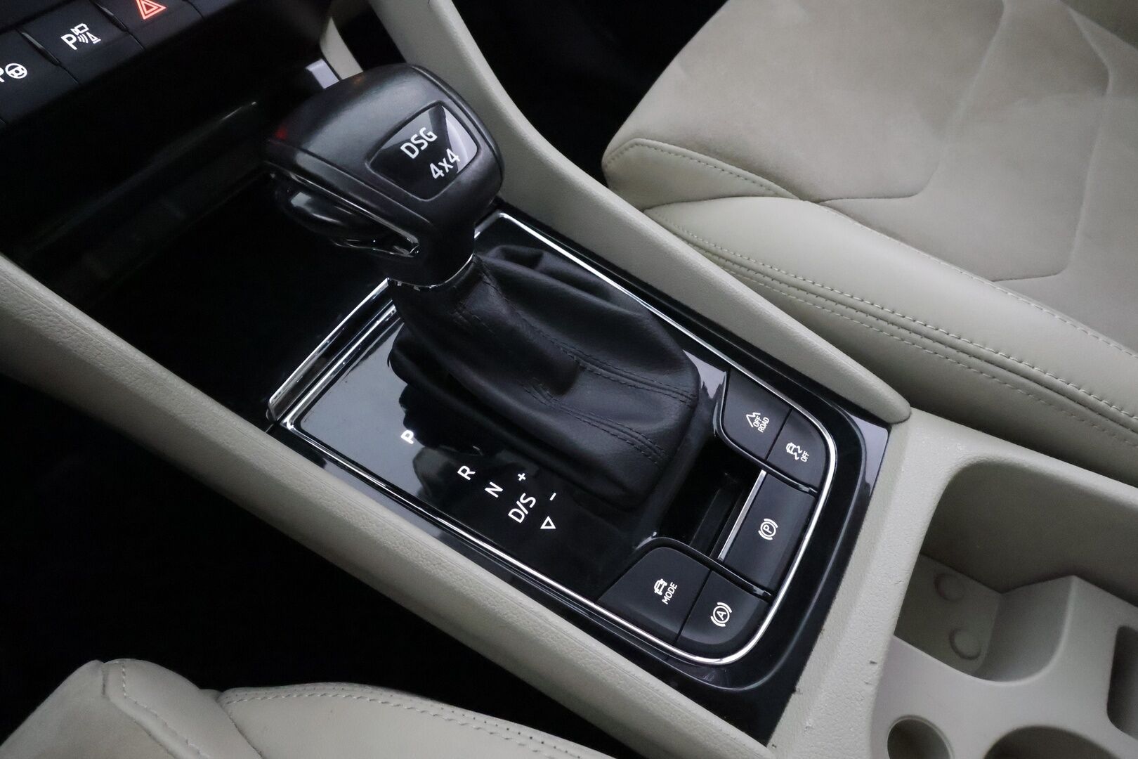 Skoda Kodiaq 2018 1,4 TSI 4x4 Style DSG * Panorama / Webasto / Koukku / ACC / LED / 360 / Canton / Muistipenkit * - Suomi-auto / Kahdet renkaat aluvanteilla