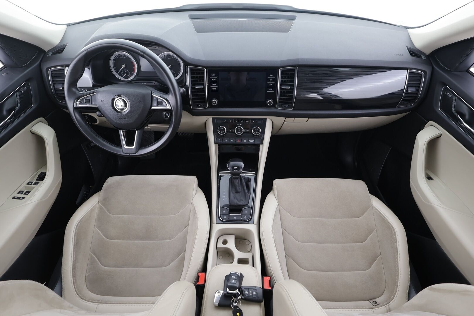 Skoda Kodiaq 2018 1,4 TSI 4x4 Style DSG * Panorama / Webasto / Koukku / ACC / LED / 360 / Canton / Muistipenkit * - Suomi-auto / Kahdet renkaat aluvanteilla