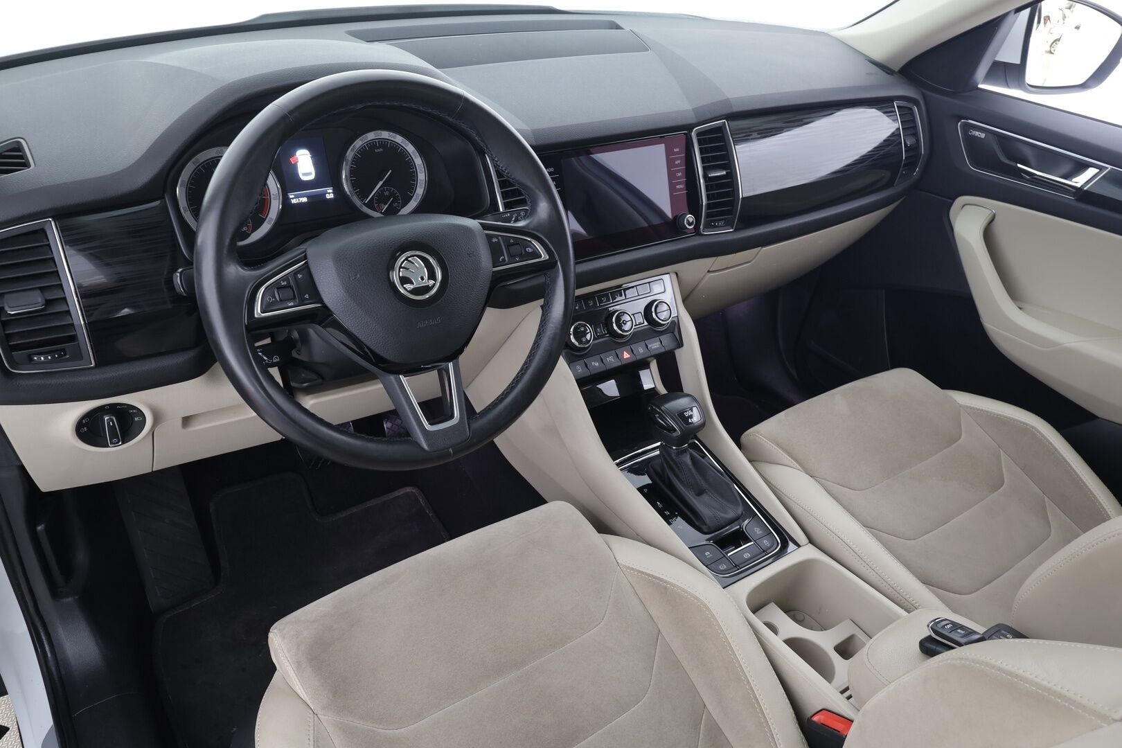 Skoda Kodiaq 2018 1,4 TSI 4x4 Style DSG * Panorama / Webasto / Koukku / ACC / LED / 360 / Canton / Muistipenkit * - Suomi-auto / Kahdet renkaat aluvanteilla