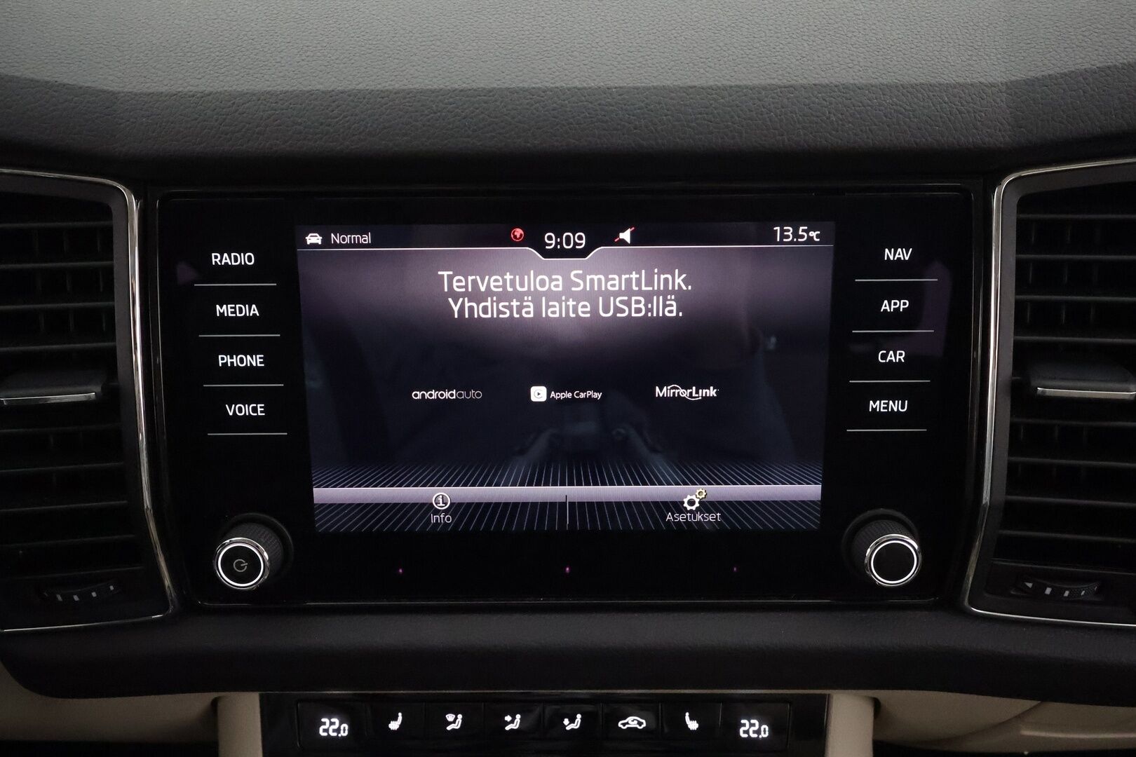 Skoda Kodiaq 2018 1,4 TSI 4x4 Style DSG * Panorama / Webasto / Koukku / ACC / LED / 360 / Canton / Muistipenkit * - Suomi-auto / Kahdet renkaat aluvanteilla