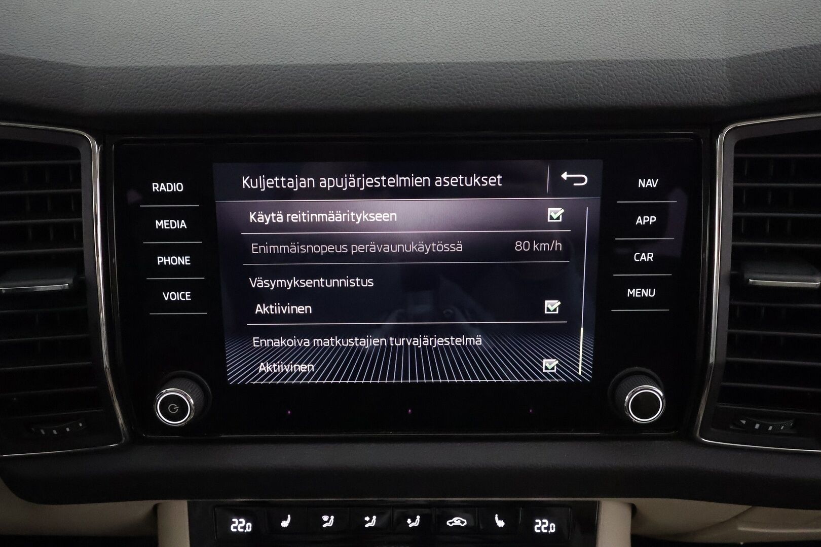 Skoda Kodiaq 2018 1,4 TSI 4x4 Style DSG * Panorama / Webasto / Koukku / ACC / LED / 360 / Canton / Muistipenkit * - Suomi-auto / Kahdet renkaat aluvanteilla