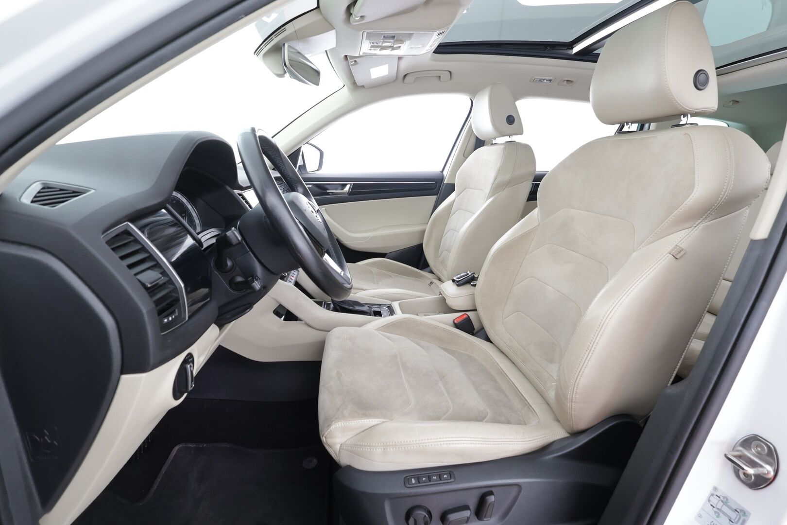 Skoda Kodiaq 2018 1,4 TSI 4x4 Style DSG * Panorama / Webasto / Koukku / ACC / LED / 360 / Canton / Muistipenkit * - Suomi-auto / Kahdet renkaat aluvanteilla