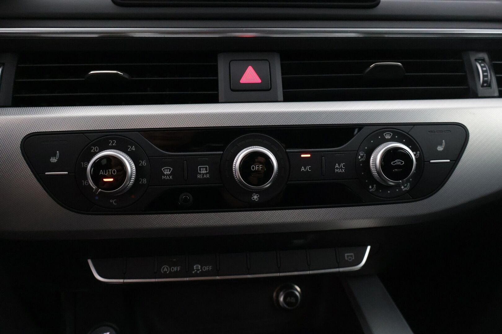 Audi A4 2016 Avant Business Sport 2,0 TDI 110 kW S tronic ** Vakkari / Tutkat / Sport-penkit / Bluetooth ** - * Siisti, vähän ajettu yksilö! / Jakohihna juuri vaihdettu! / Kaksilla renkailla! *