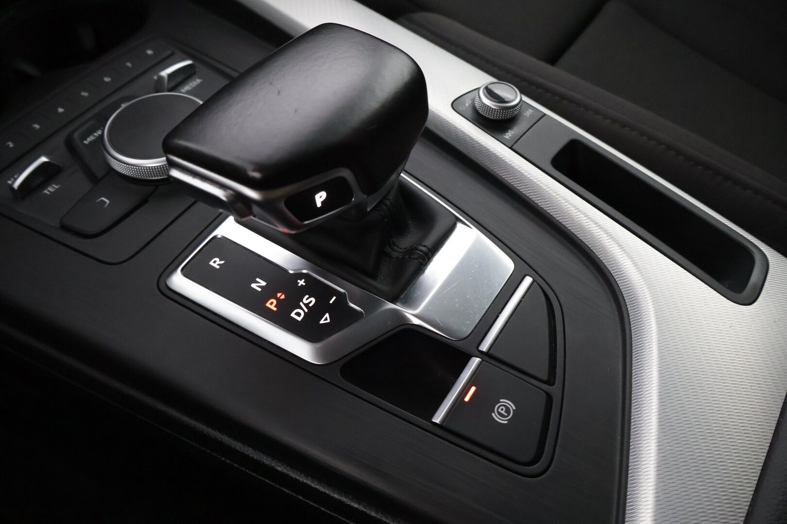 Audi A4 2016 Avant Business Sport 2,0 TDI 110 kW S tronic ** Vakkari / Tutkat / Sport-penkit / Bluetooth ** - * Siisti, vähän ajettu yksilö! / Jakohihna juuri vaihdettu! / Kaksilla renkailla! *