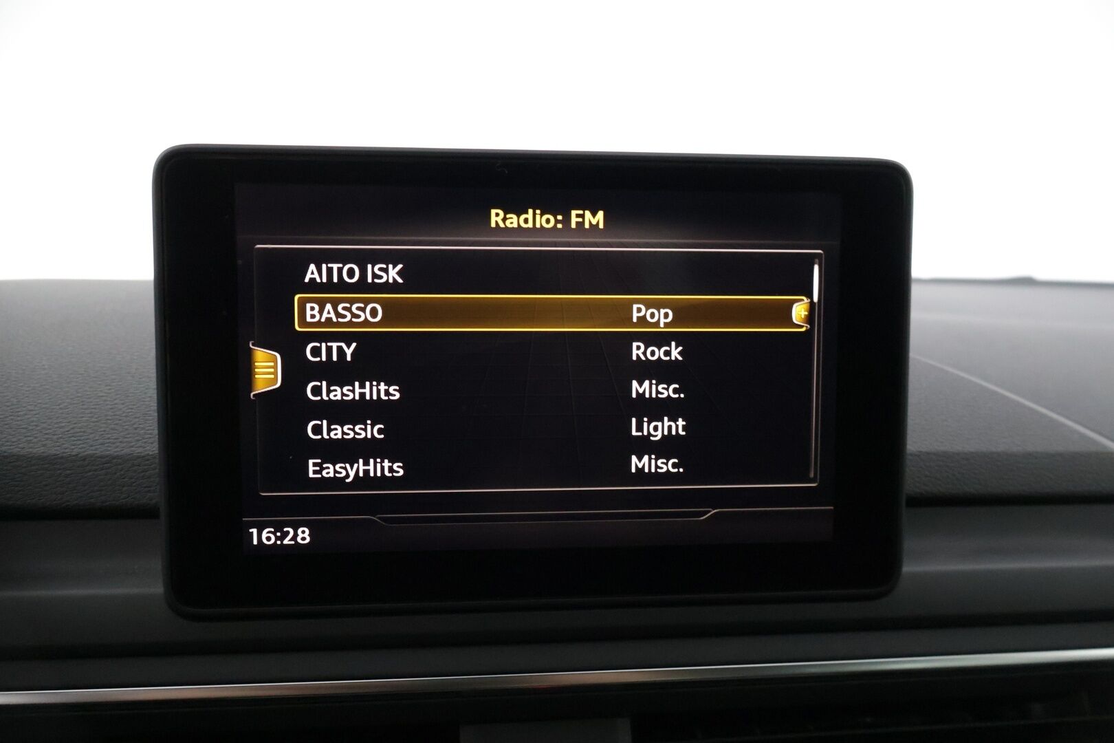 Audi A4 2016 Avant Business Sport 2,0 TDI 110 kW S tronic ** Tutkat / Sport-penkit / Bluetooth / LED ** - * Siisti, vähän ajettu yksilö! / Jakohihna juuri vaihdettu! / Kaksilla renkailla! *