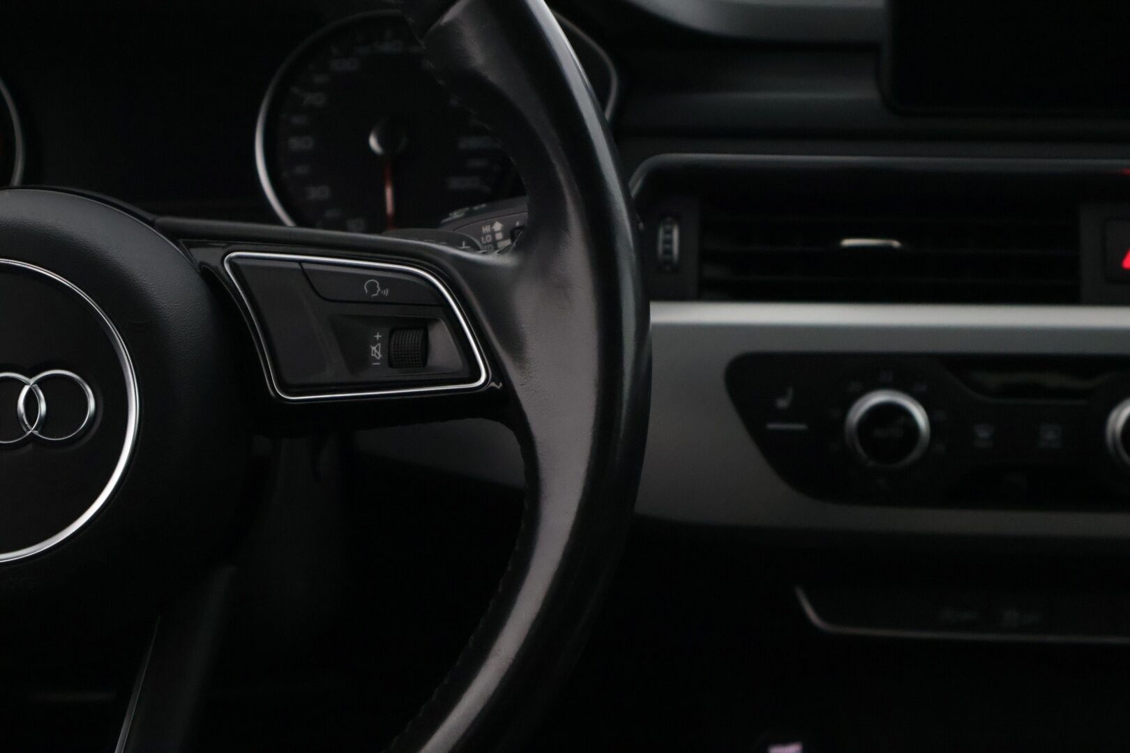 Audi A4 2016 Avant Business Sport 2,0 TDI 110 kW S tronic ** Vakkari / Tutkat / Sport-penkit / Bluetooth ** - * Siisti, vähän ajettu yksilö! / Jakohihna juuri vaihdettu! / Kaksilla renkailla! *