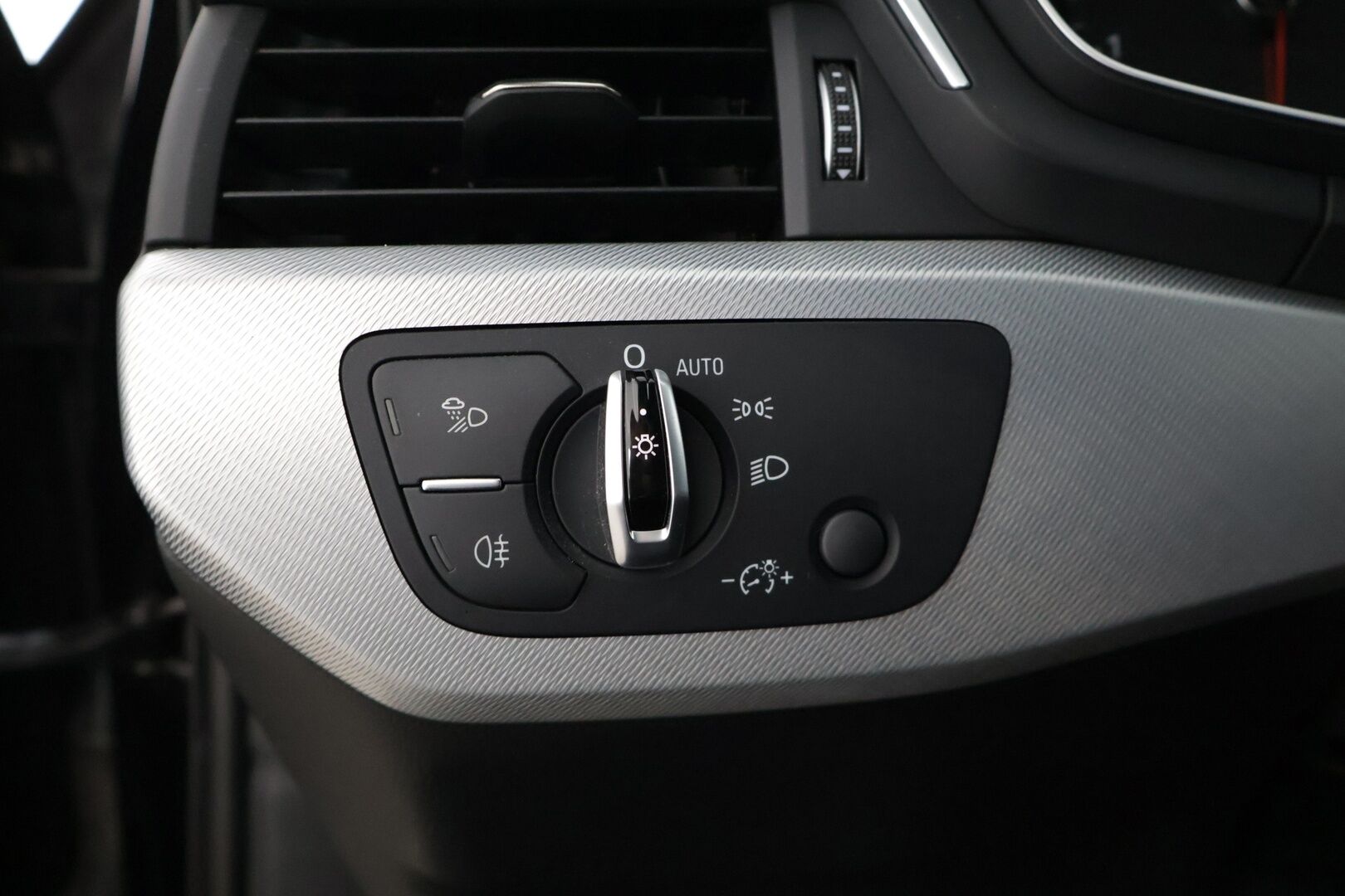 Audi A4 2016 Avant Business Sport 2,0 TDI 110 kW S tronic ** Tutkat / Sport-penkit / Bluetooth / LED ** - * Siisti, vähän ajettu yksilö! / Jakohihna juuri vaihdettu! / Kaksilla renkailla! *