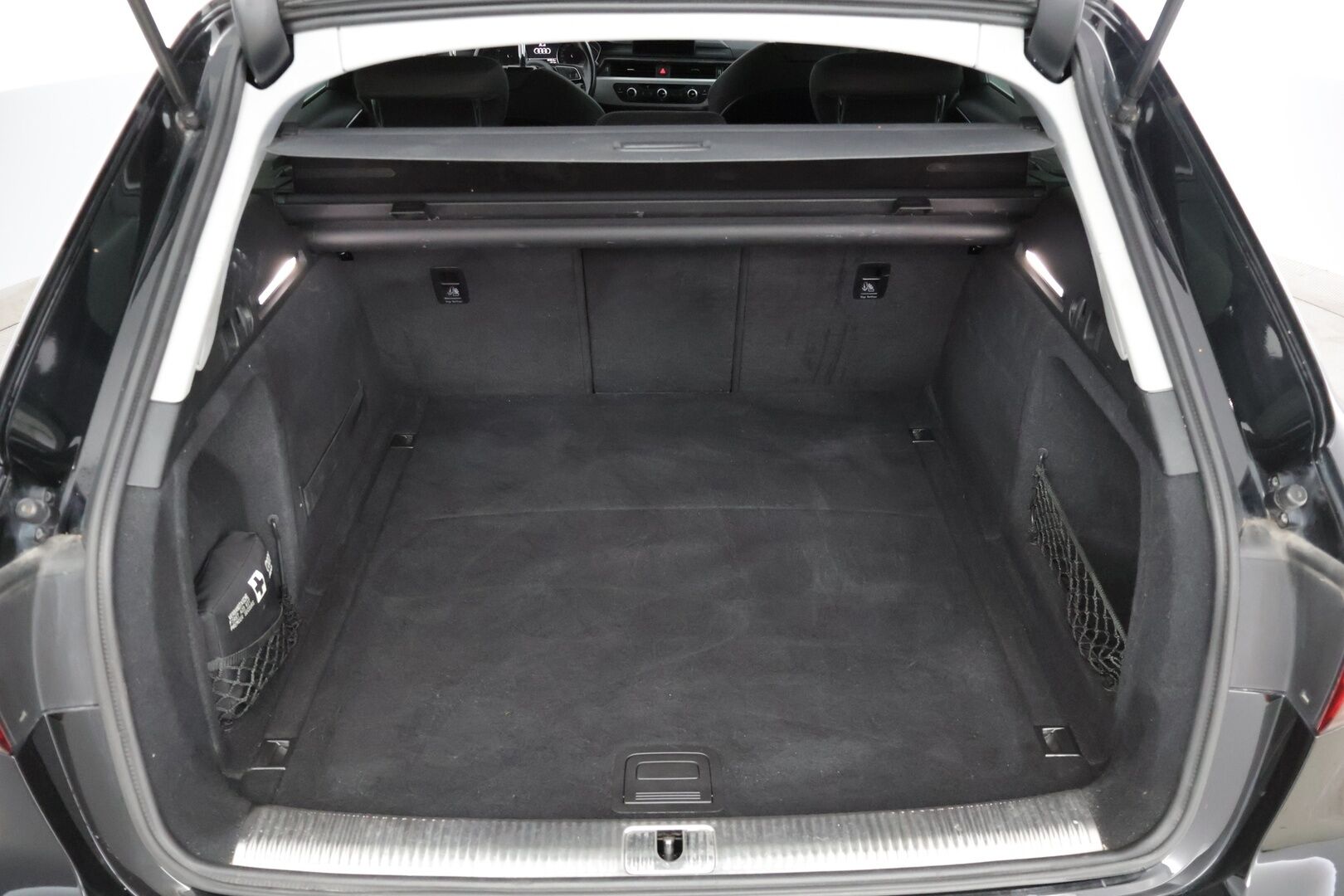 Audi A4 2016 Avant Business Sport 2,0 TDI 110 kW S tronic ** Tutkat / Sport-penkit / Bluetooth / LED ** - * Siisti, vähän ajettu yksilö! / Jakohihna juuri vaihdettu! / Kaksilla renkailla! *