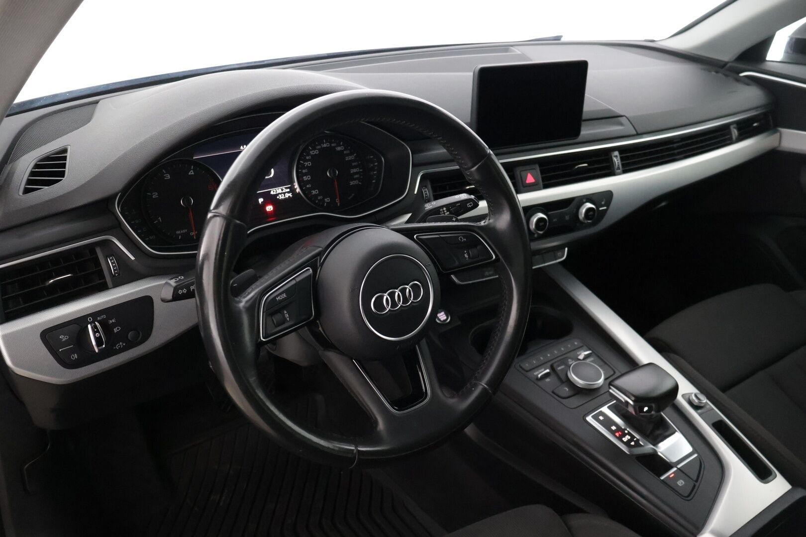 Audi A4 2016 Avant Business Sport 2,0 TDI 110 kW S tronic ** Vakkari / Tutkat / Sport-penkit / Bluetooth ** - * Siisti, vähän ajettu yksilö! / Jakohihna juuri vaihdettu! / Kaksilla renkailla! *