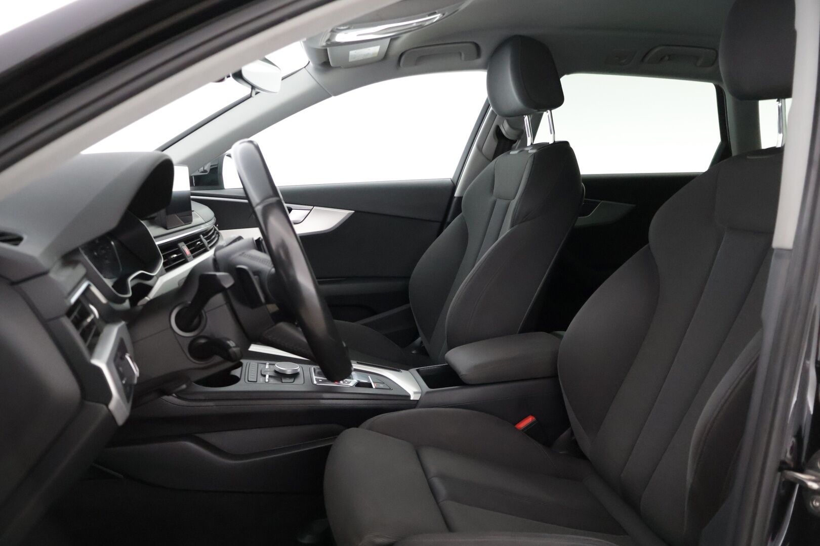 Audi A4 2016 Avant Business Sport 2,0 TDI 110 kW S tronic ** Vakkari / Tutkat / Sport-penkit / Bluetooth ** - * Siisti, vähän ajettu yksilö! / Jakohihna juuri vaihdettu! / Kaksilla renkailla! *