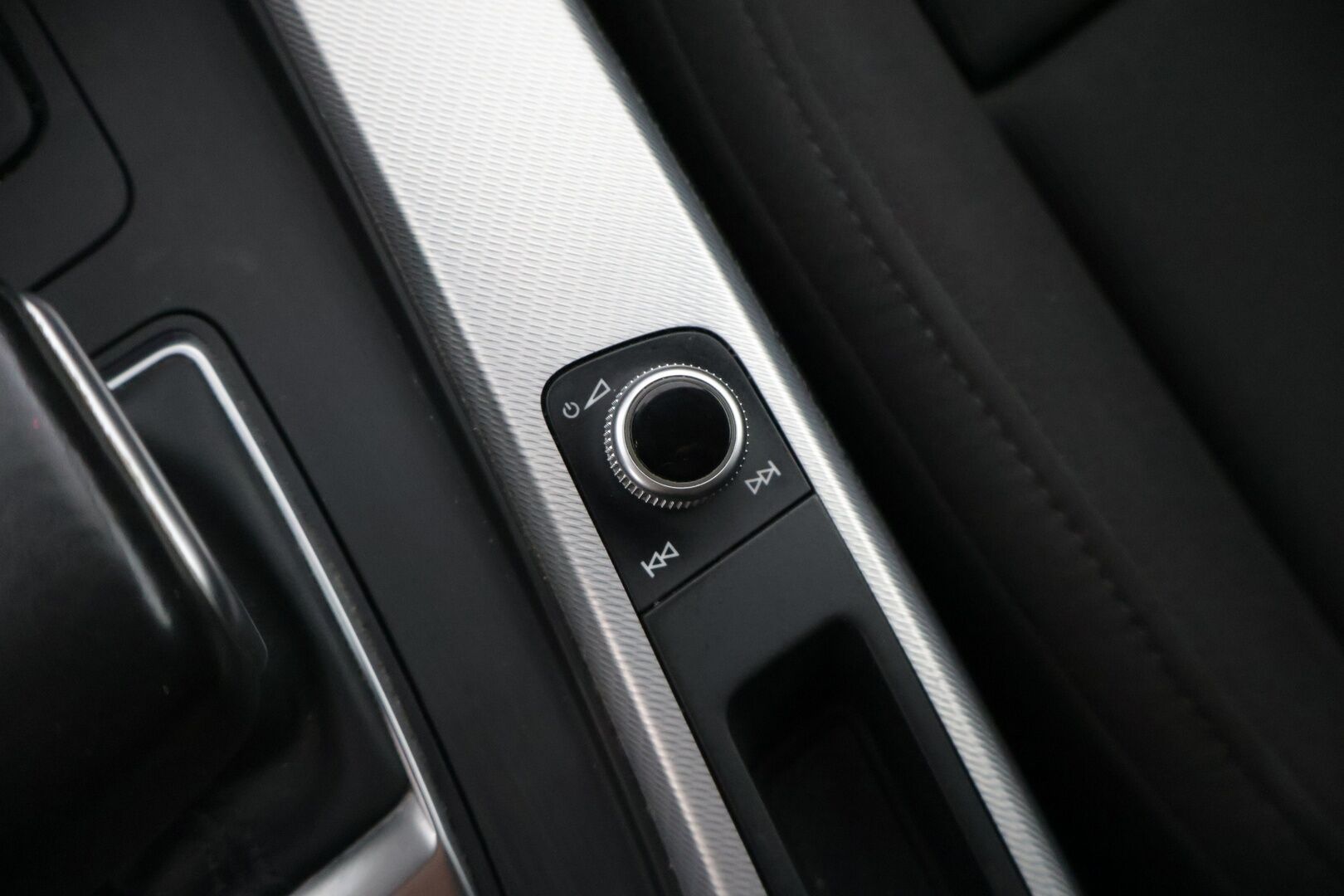 Audi A4 2016 Avant Business Sport 2,0 TDI 110 kW S tronic ** Vakkari / Tutkat / Sport-penkit / Bluetooth ** - * Siisti, vähän ajettu yksilö! / Jakohihna juuri vaihdettu! / Kaksilla renkailla! *