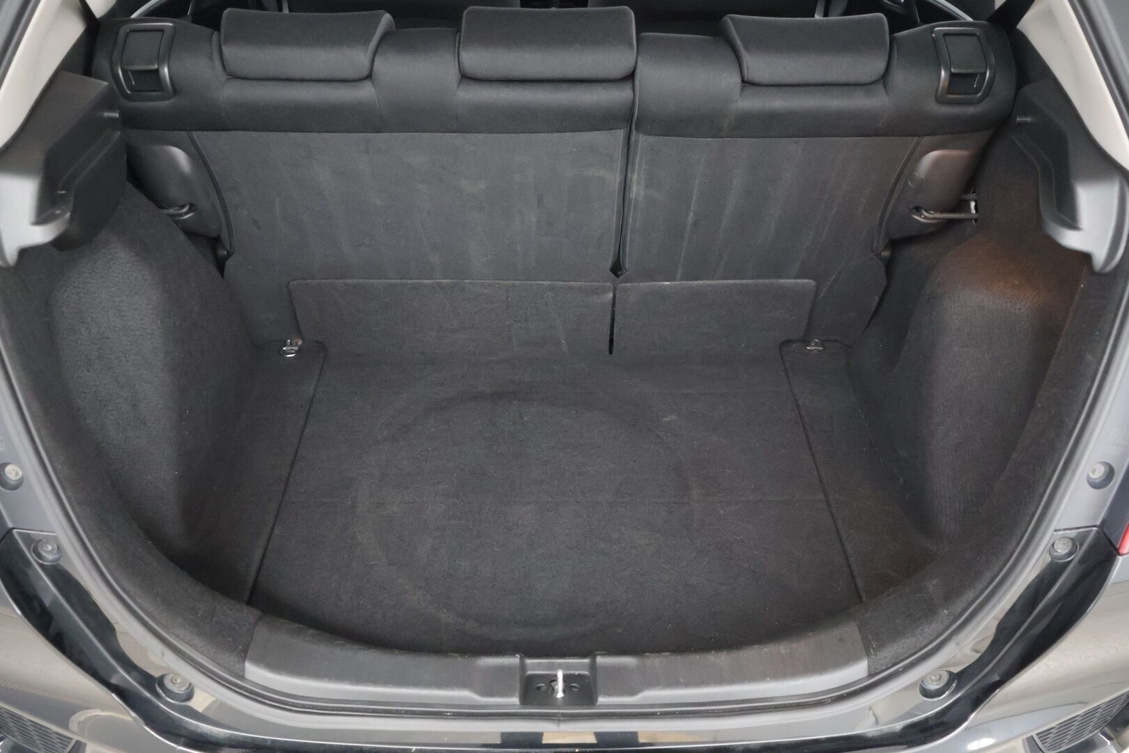 Honda Jazz 2018 5D 1,3 Elegance Navi CVT **Siisti ja vähän ajettu / Kamera / Tutkat / Vakkari** - Kahdet renkaat aluvantein / Tutkat edessä ja takana / Hyvä huoltohistoria