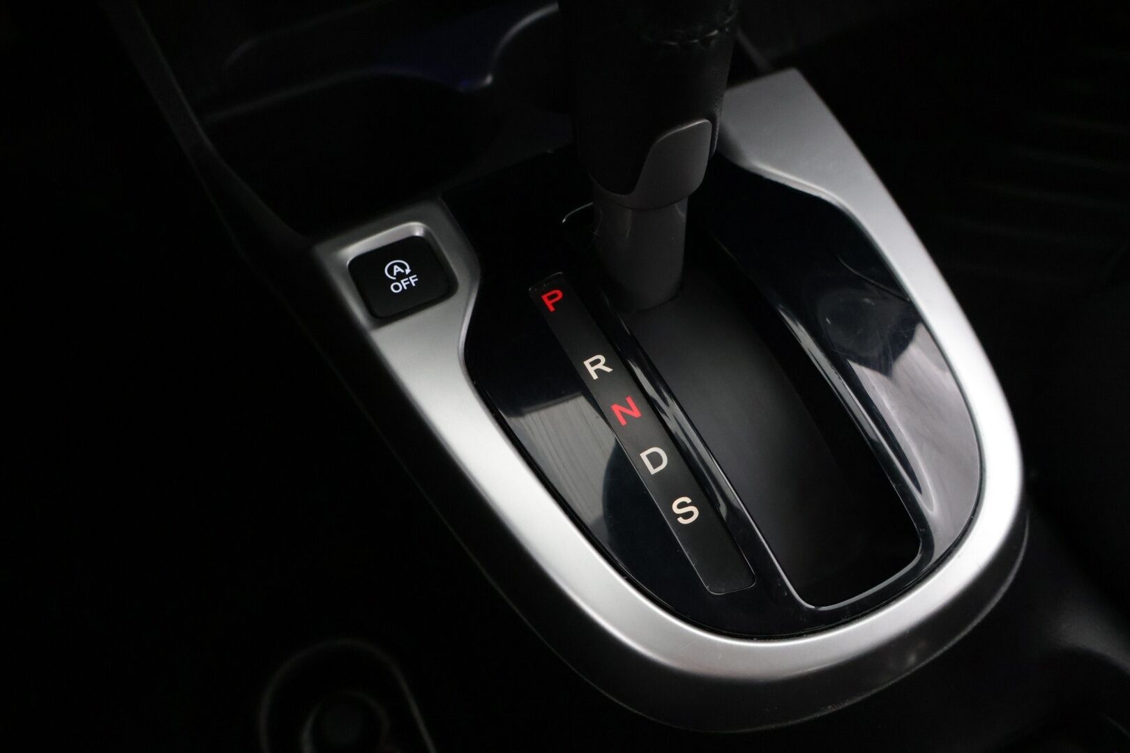 Honda Jazz 2018 5D 1,3 Elegance Navi CVT **Siisti ja vähän ajettu / Kamera / Tutkat / Vakkari** - Kahdet renkaat aluvantein / Tutkat edessä ja takana / Hyvä huoltohistoria
