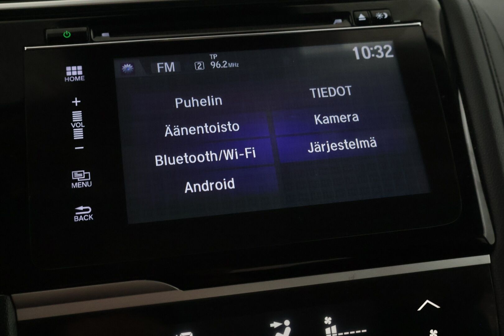 Honda Jazz 2018 5D 1,3 Elegance Navi CVT **Siisti ja vähän ajettu / Kamera / Tutkat / Vakkari** - Kahdet renkaat aluvantein / Tutkat edessä ja takana / Hyvä huoltohistoria